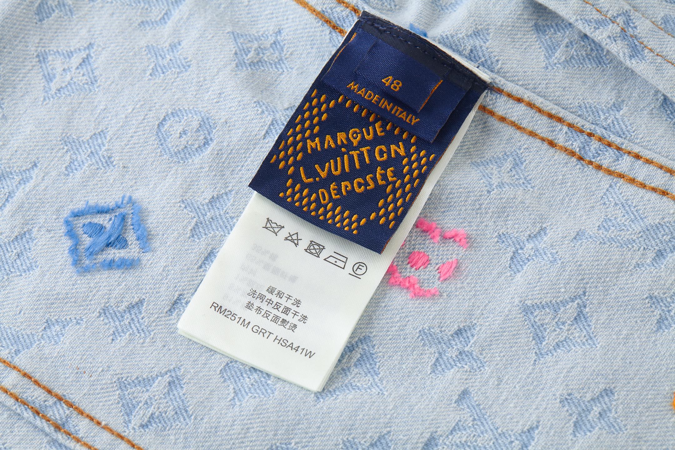 LV精品仿製淺藍色丹寧外套 多彩Monogram老花刺繡設計｜歐美奢侈品精品推薦