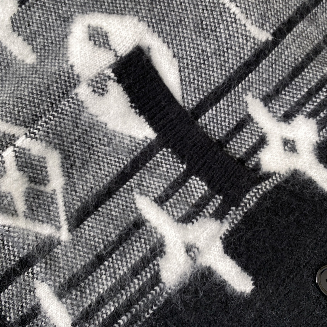 LV頂級原單灰黑針織開襟外套 經典老花立體編織毛衣款｜歐美奢侈品精品推薦