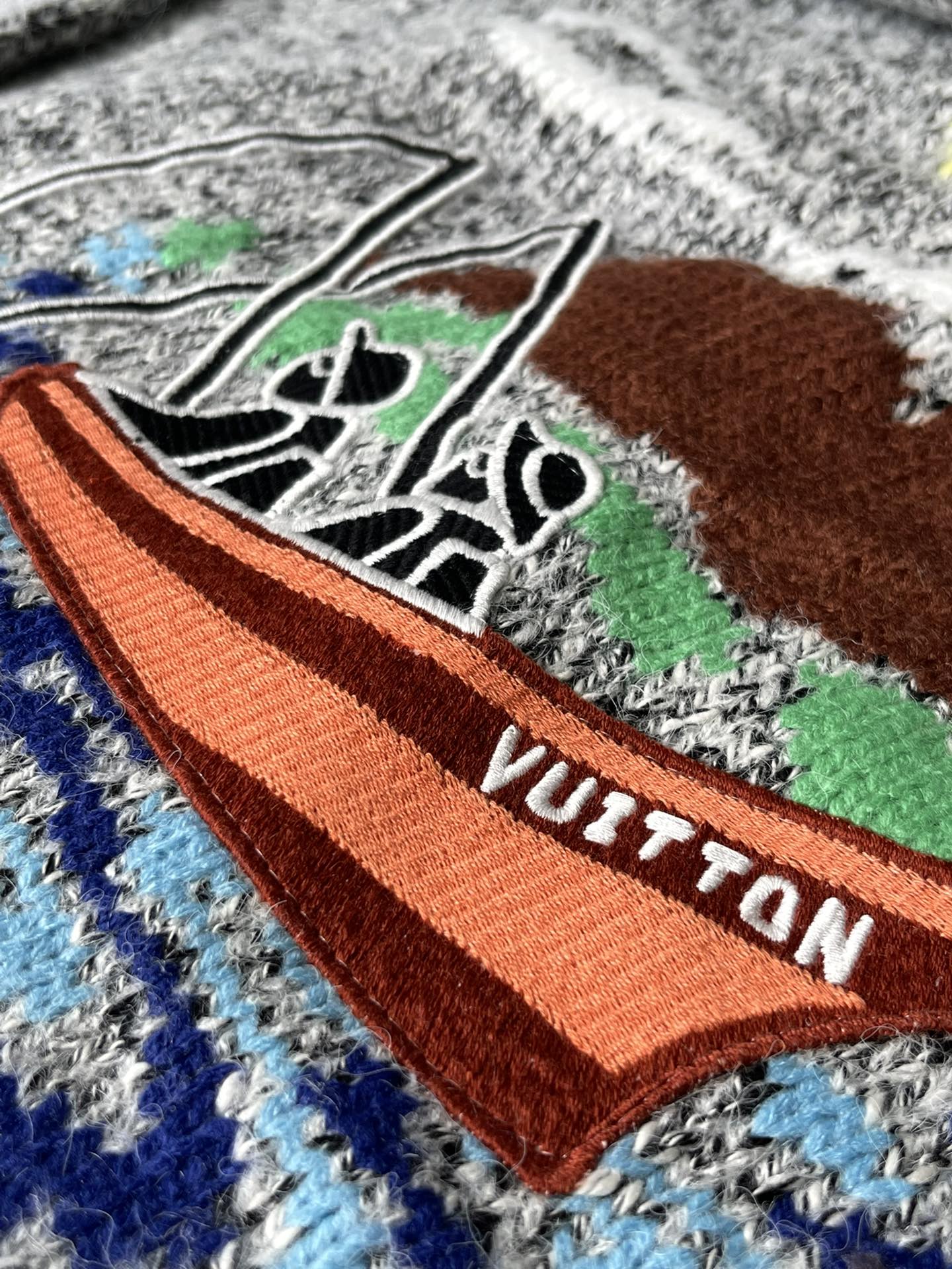 LV原單灰白混紡針織外套 經典刺繡Logo設計｜歐美奢侈品精品推薦