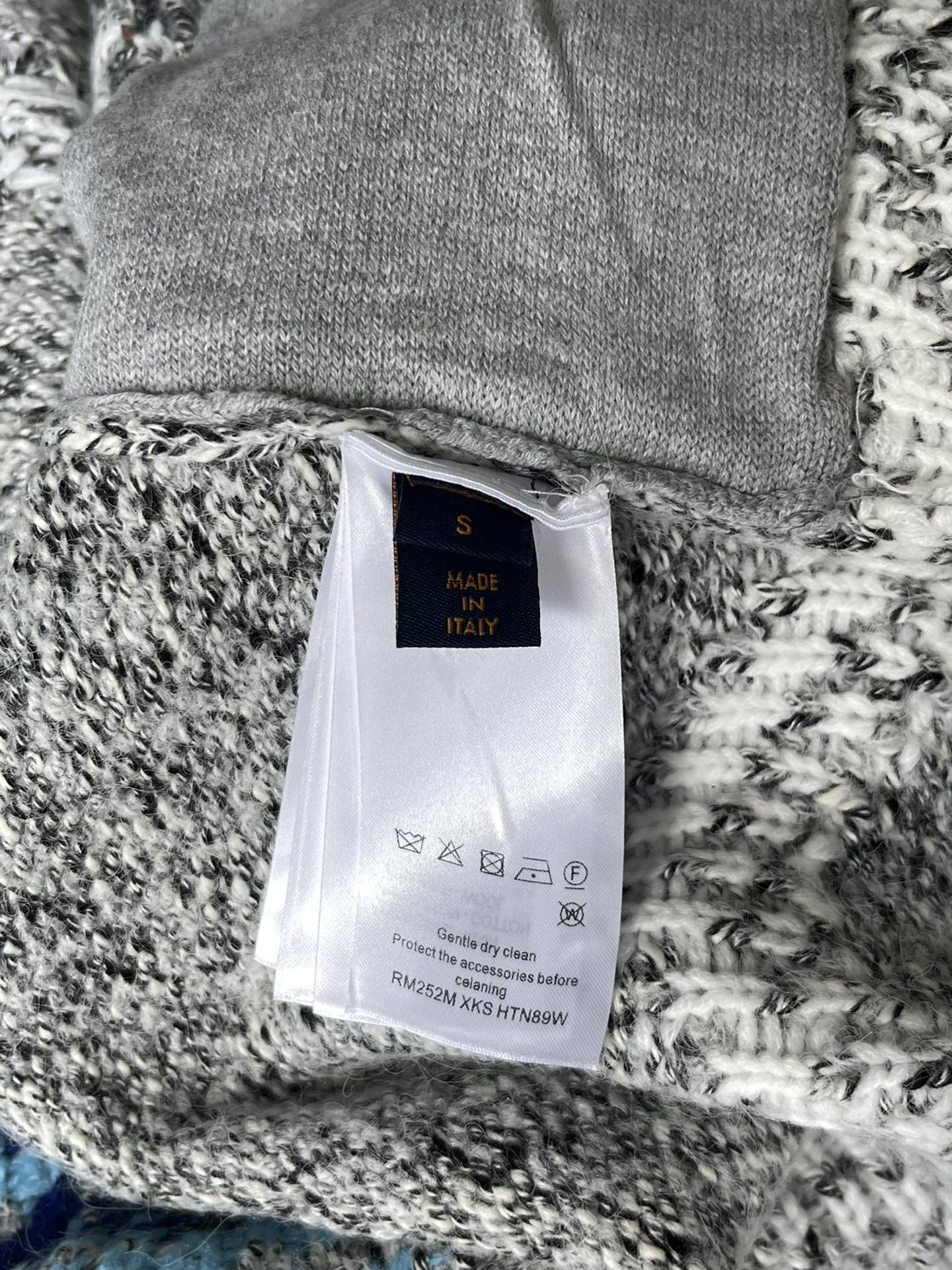 LV原單灰白混紡針織外套 經典刺繡Logo設計｜歐美奢侈品精品推薦