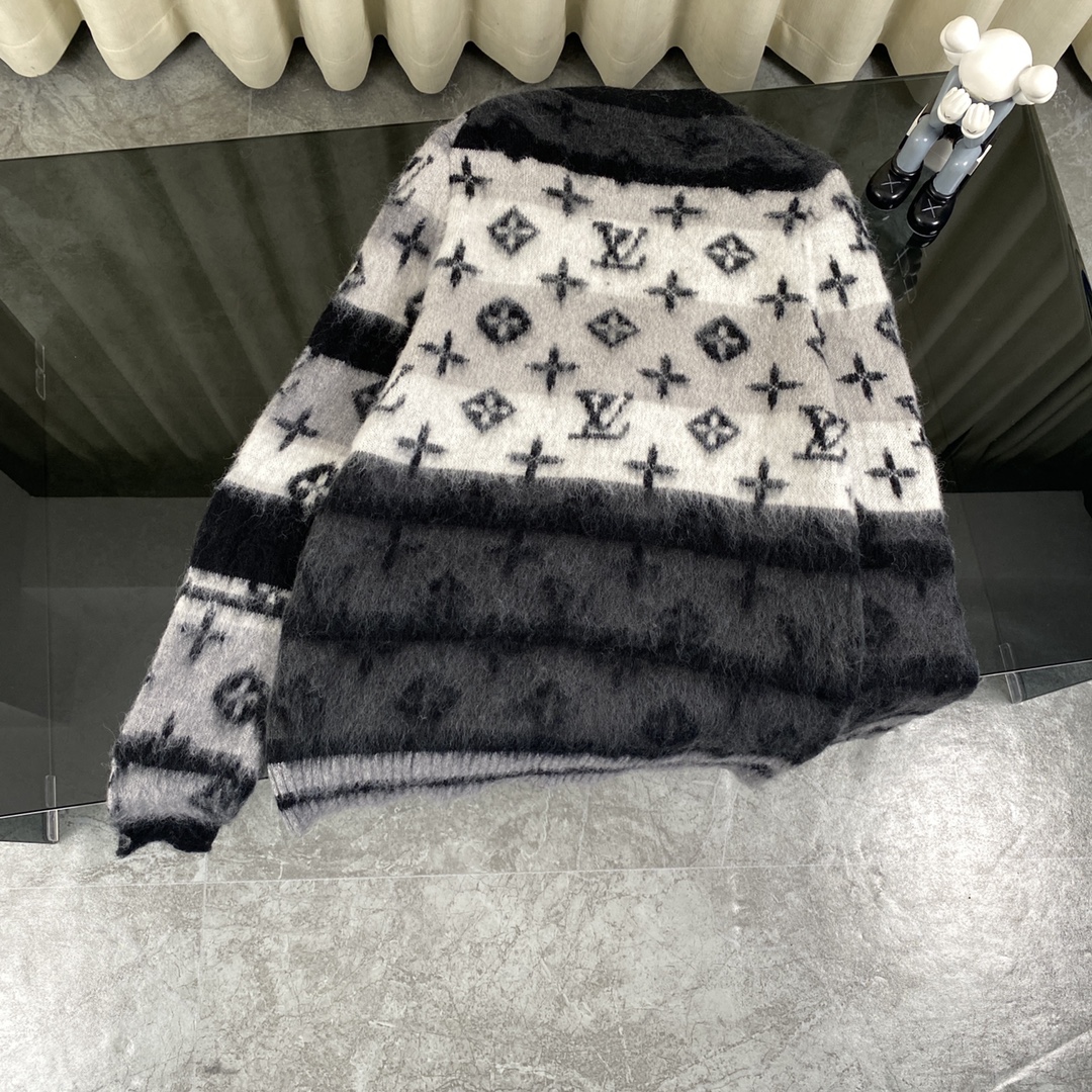 LV高仿羊駝毛針織開襟外套 漸層老花柔霧灰設計｜歐美奢侈品精品推薦