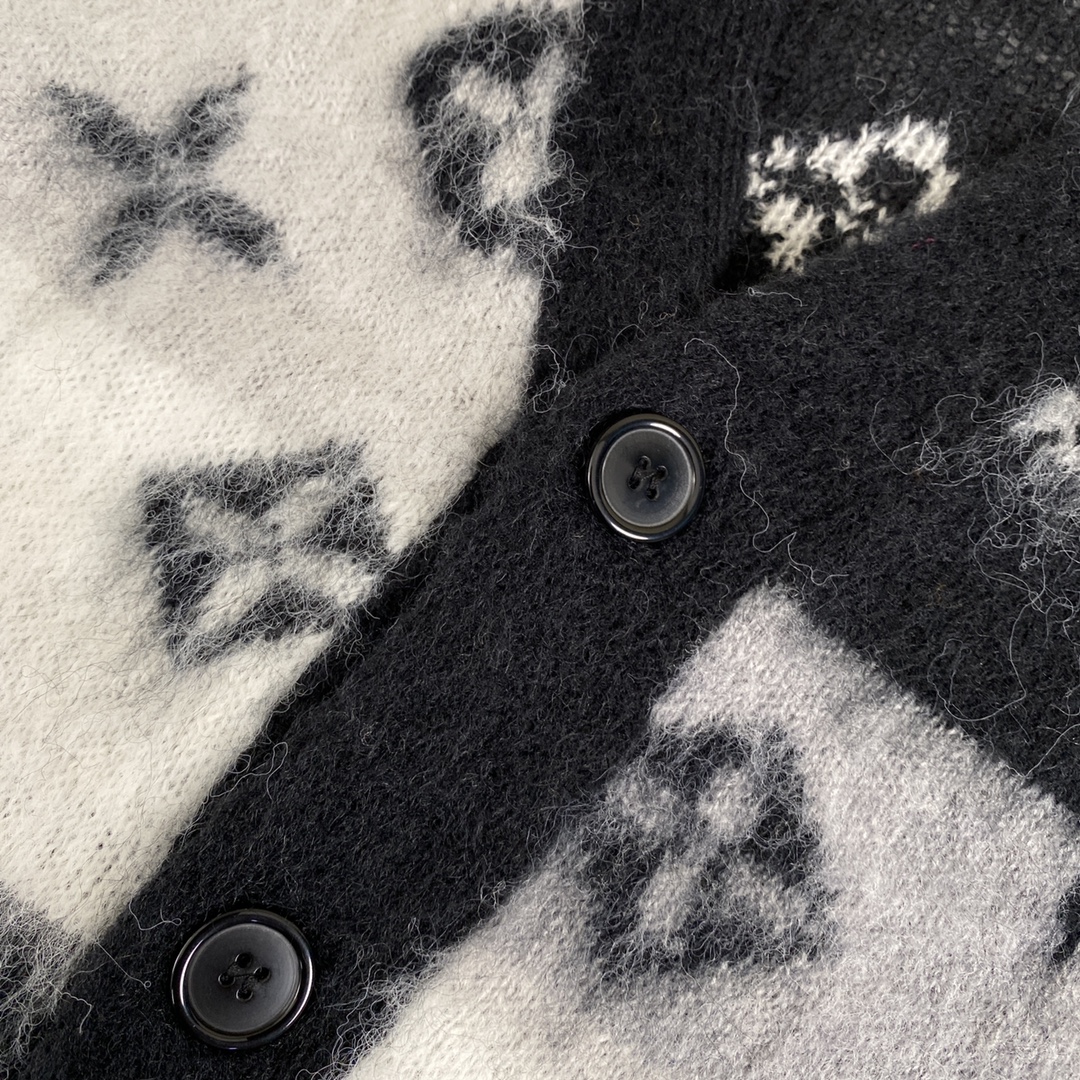 LV高仿羊駝毛針織開襟外套 漸層老花柔霧灰設計｜歐美奢侈品精品推薦