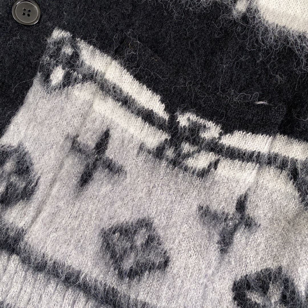 LV高仿羊駝毛針織開襟外套 漸層老花柔霧灰設計｜歐美奢侈品精品推薦