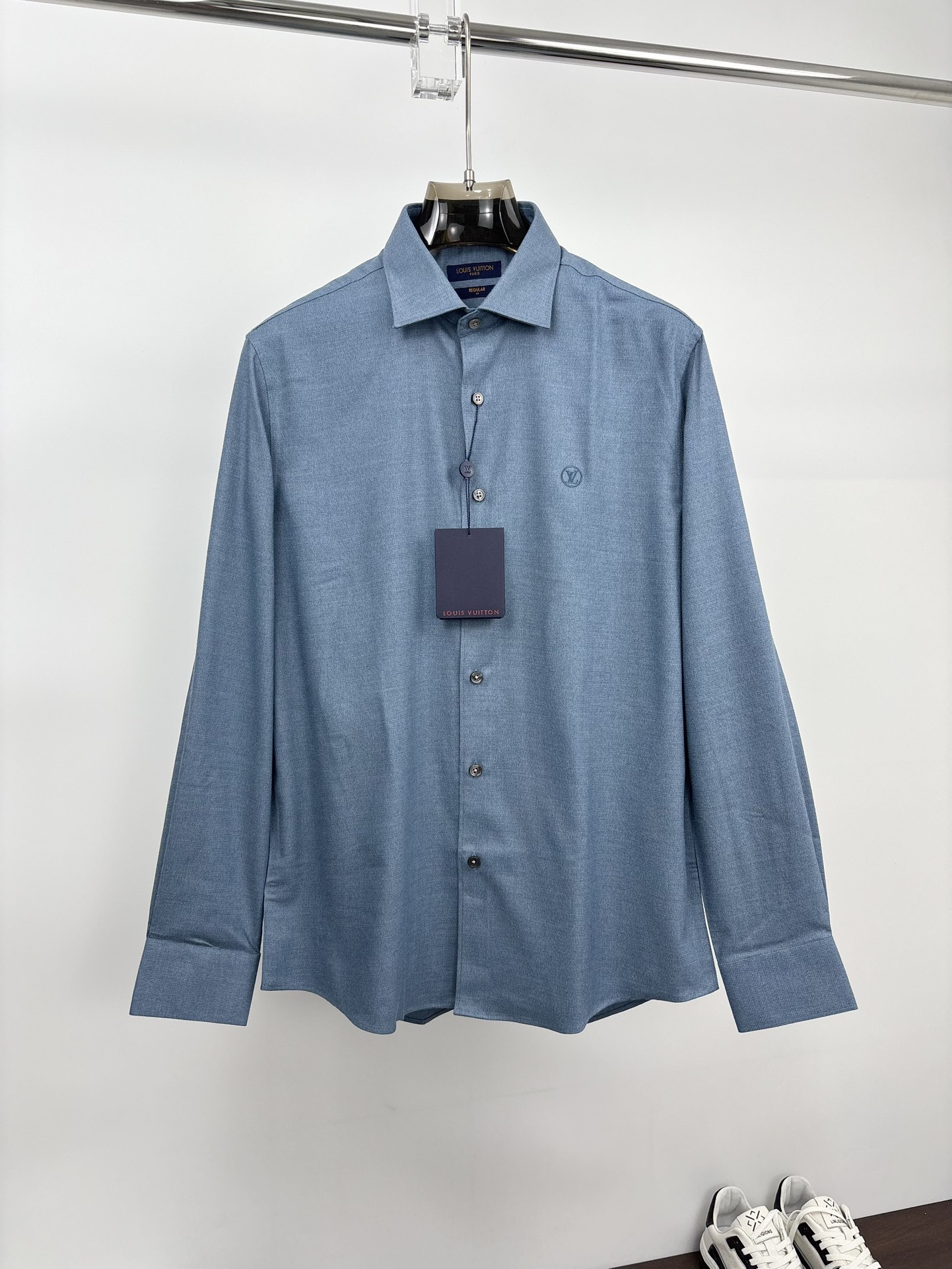 LV原單藍色襯衫男士長袖襯衣 高仿質感對版設計 通勤休閒皆宜秋冬一比一精品推薦｜歐美奢侈品精品推薦