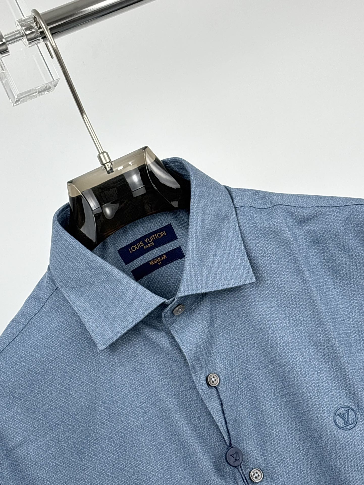 LV原單藍色襯衫男士長袖襯衣 高仿質感對版設計 通勤休閒皆宜秋冬一比一精品推薦｜歐美奢侈品精品推薦
