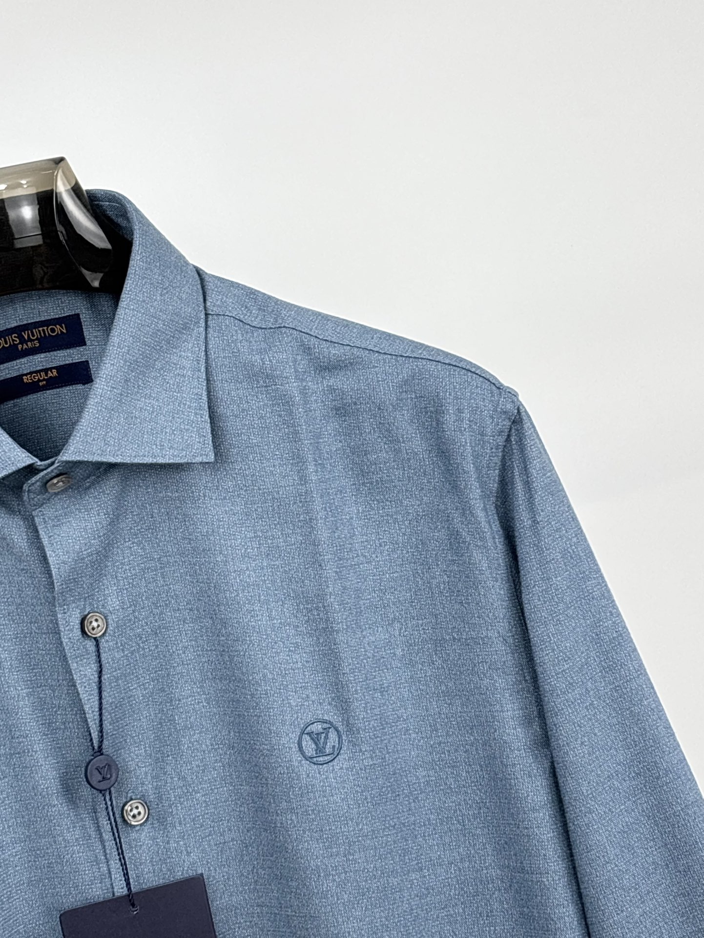 LV原單藍色襯衫男士長袖襯衣 高仿質感對版設計 通勤休閒皆宜秋冬一比一精品推薦｜歐美奢侈品精品推薦