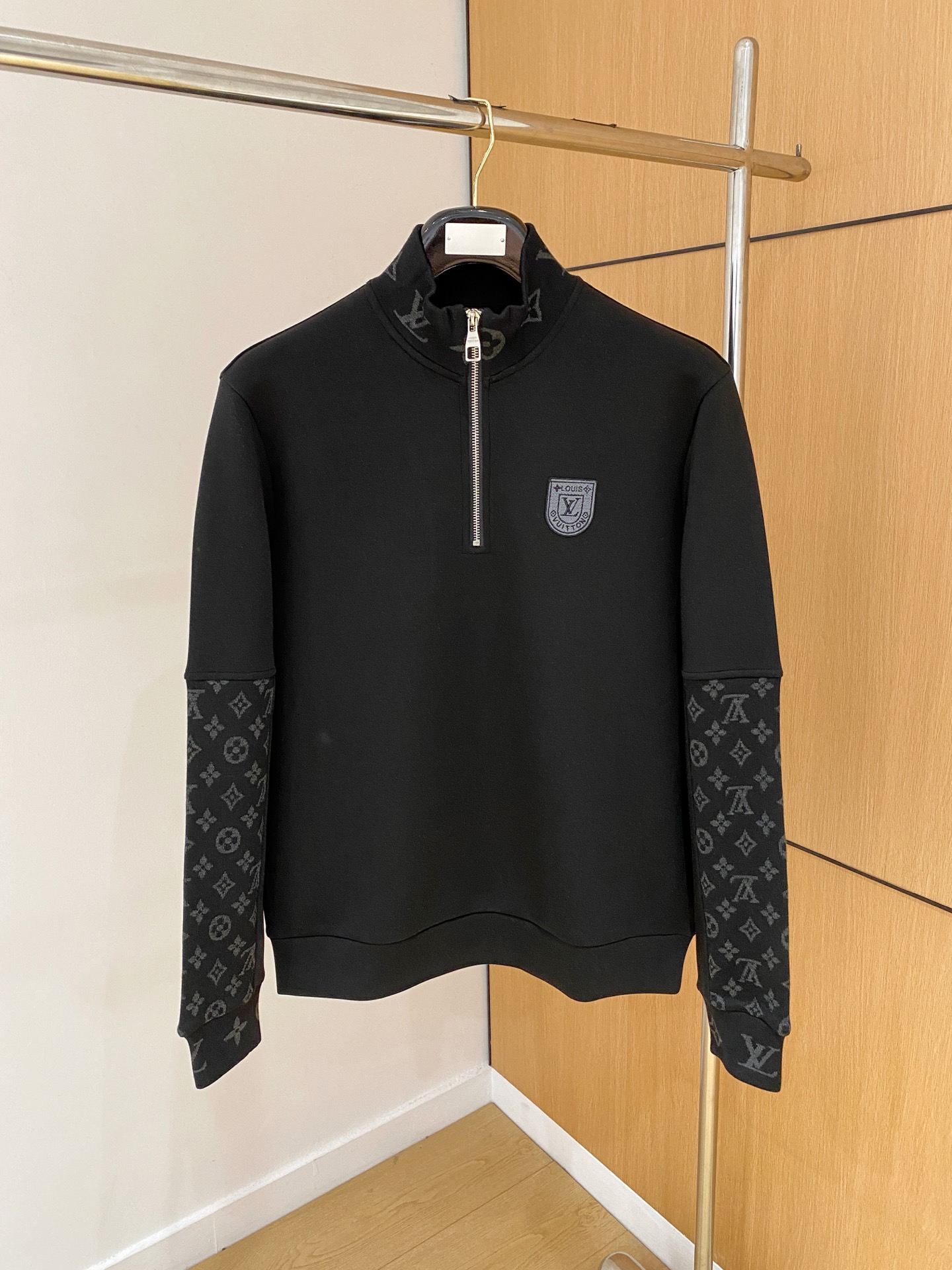 LV高仿立領衛衣黑色Monogram款式 秋冬新品推薦 一比一原單質感對版運動休閒上衣