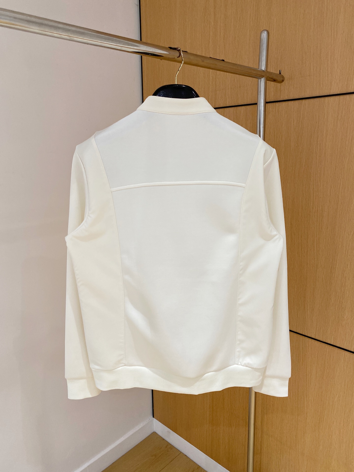 LV A貨白色立領拉鍊衛衣秋冬新品推薦 高仿精品百搭質感佳 真實對版舒適穿搭首選｜歐美奢侈品精品推薦