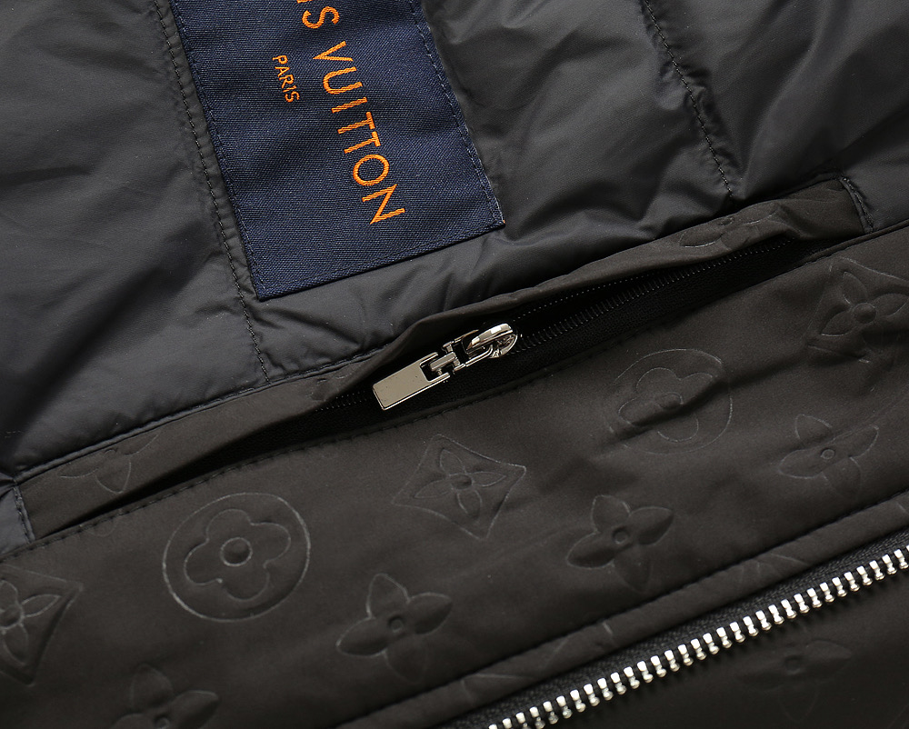 LV高仿連帽外套百搭黑色款時尚輕盈新作|超A仿原單精品圖片 9 LV高仿連帽外套百搭黑色款時尚輕盈新作|歐美奢侈品精品推薦