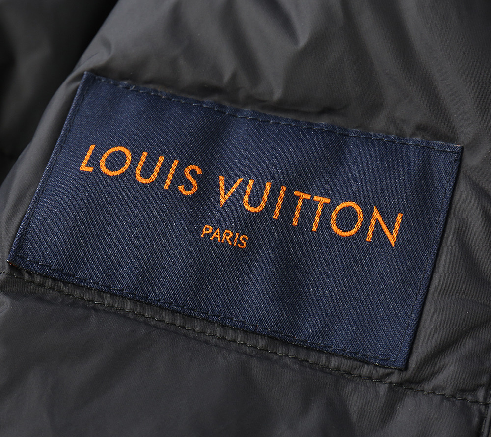 LV高仿連帽外套百搭黑色款時尚輕盈新作|超A仿原單精品圖片 8 LV高仿連帽外套百搭黑色款時尚輕盈新作|歐美奢侈品精品推薦