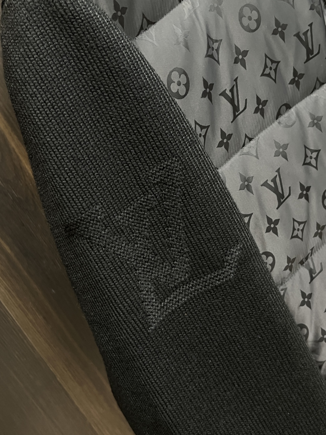 LV一比一拼接羽絨外套雙材質設計精品冬裝|超A仿原單精品圖片 15 LV一比一拼接羽絨外套雙材質設計精品冬裝|歐美奢侈品精品推薦