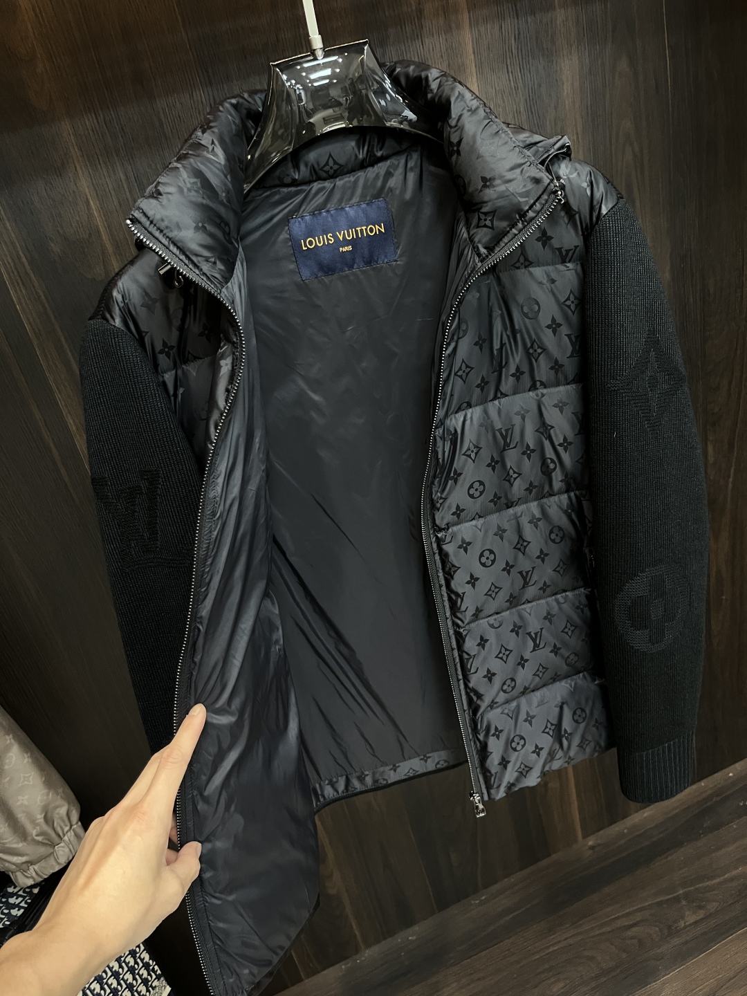 LV一比一拼接羽絨外套雙材質設計精品冬裝|超A仿原單精品圖片 13 LV一比一拼接羽絨外套雙材質設計精品冬裝|歐美奢侈品精品推薦