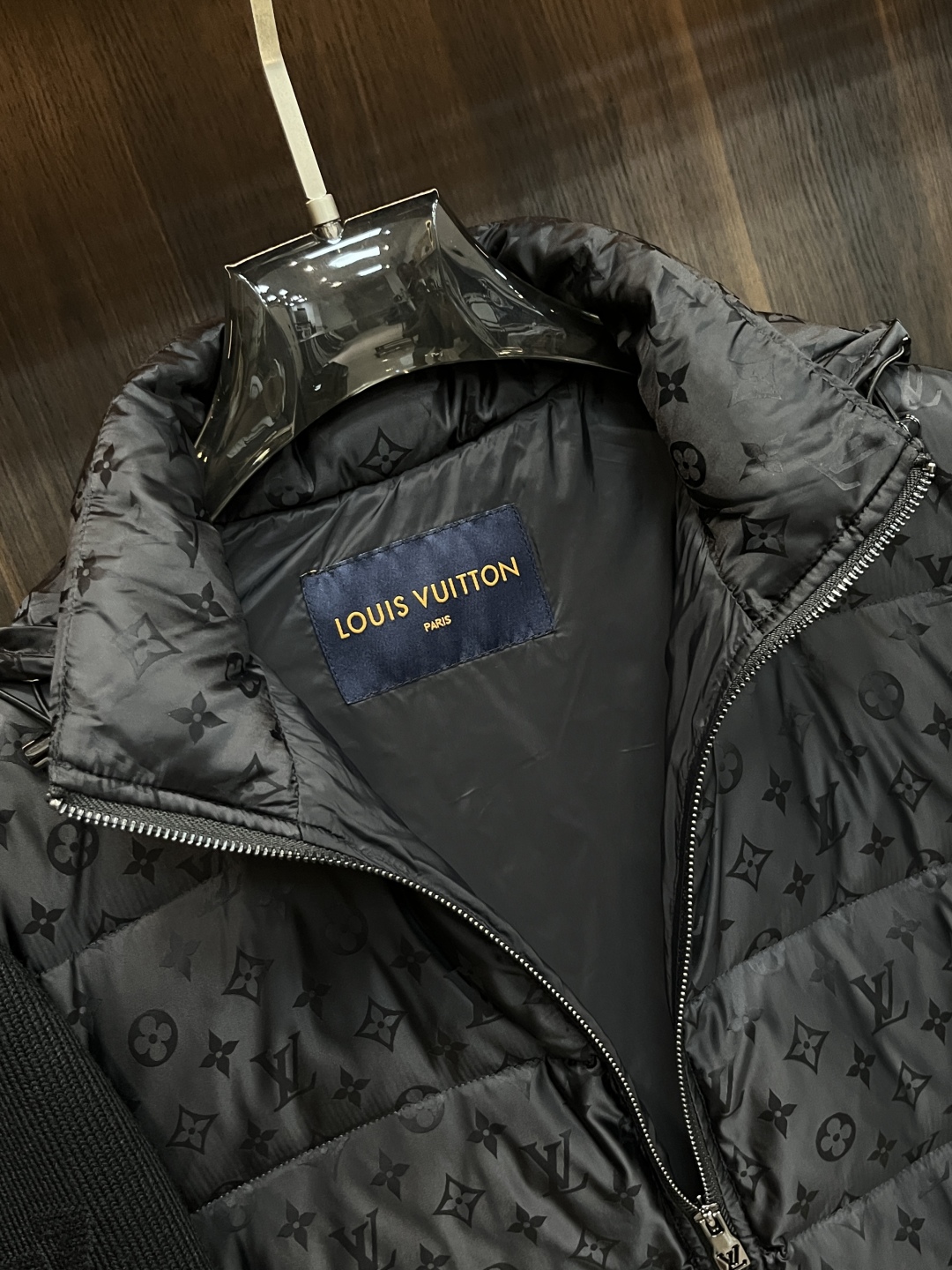 LV一比一拼接羽絨外套雙材質設計精品冬裝|超A仿原單精品圖片 11 LV一比一拼接羽絨外套雙材質設計精品冬裝|歐美奢侈品精品推薦
