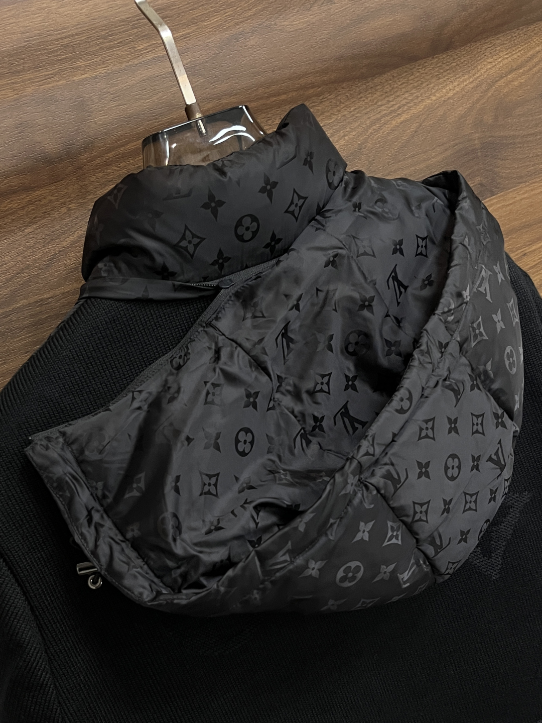 LV一比一拼接羽絨外套雙材質設計精品冬裝|超A仿原單精品圖片 10 LV一比一拼接羽絨外套雙材質設計精品冬裝|歐美奢侈品精品推薦