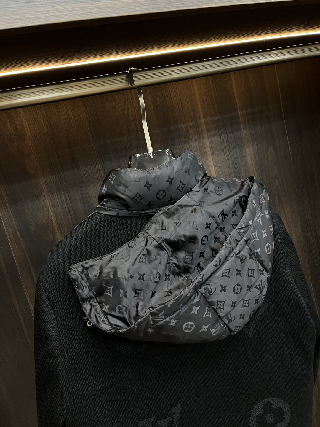 LV一比一拼接羽絨外套雙材質設計精品冬裝|超A仿原單精品圖片 9 LV一比一拼接羽絨外套雙材質設計精品冬裝|歐美奢侈品精品推薦