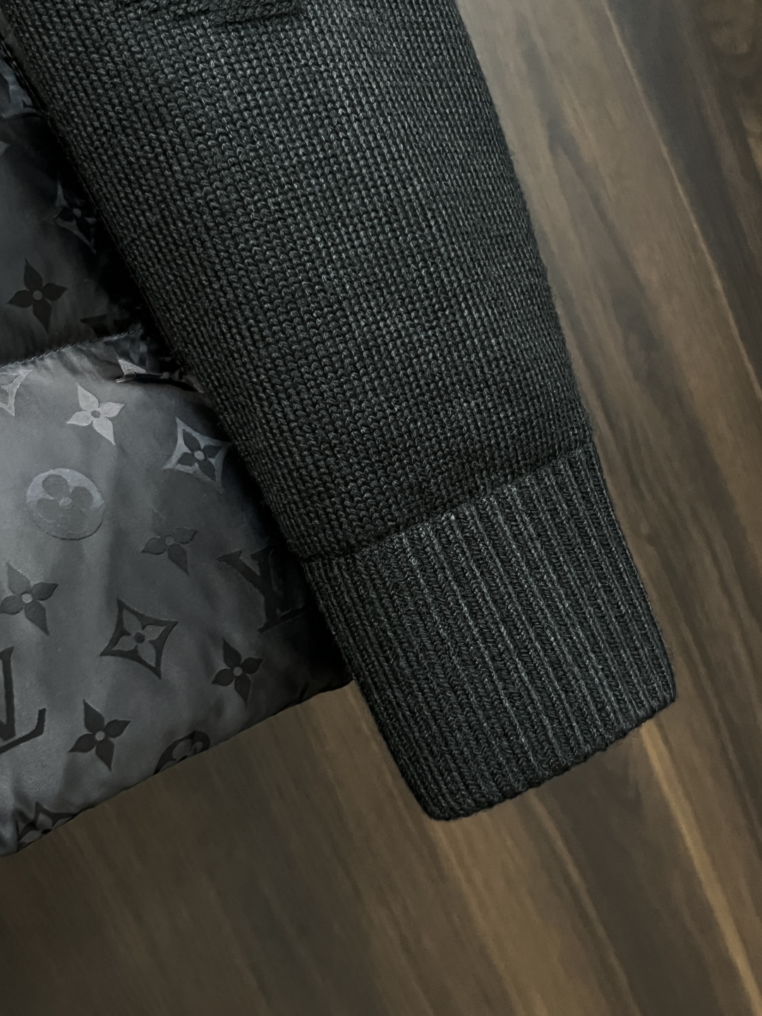 LV一比一拼接羽絨外套雙材質設計精品冬裝|超A仿原單精品圖片 7 LV一比一拼接羽絨外套雙材質設計精品冬裝|歐美奢侈品精品推薦