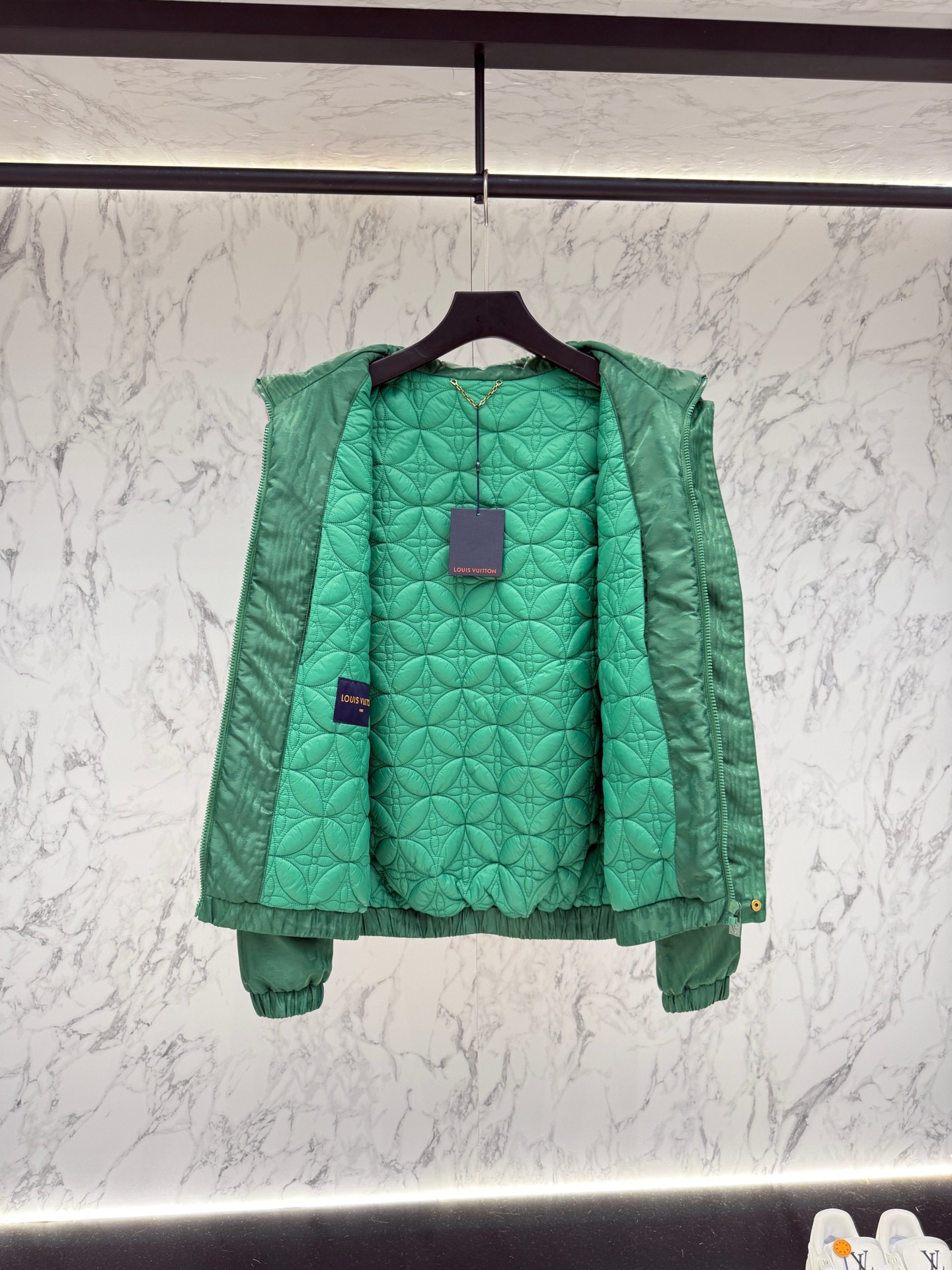 LV高仿綠色立領外套時尚防風輕盈新款｜歐美奢侈品精品推薦