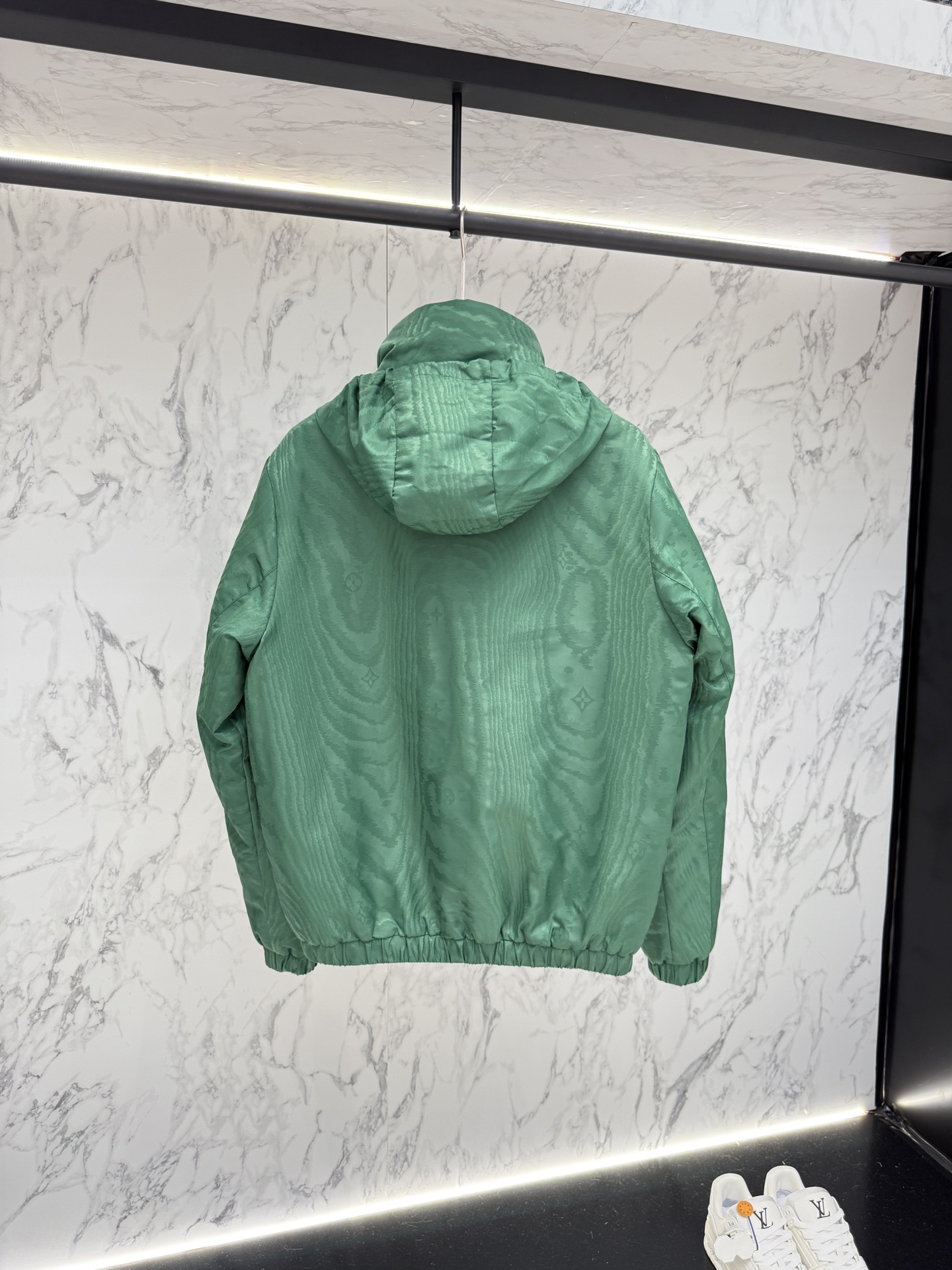 LV高仿綠色立領外套時尚防風輕盈新款｜歐美奢侈品精品推薦