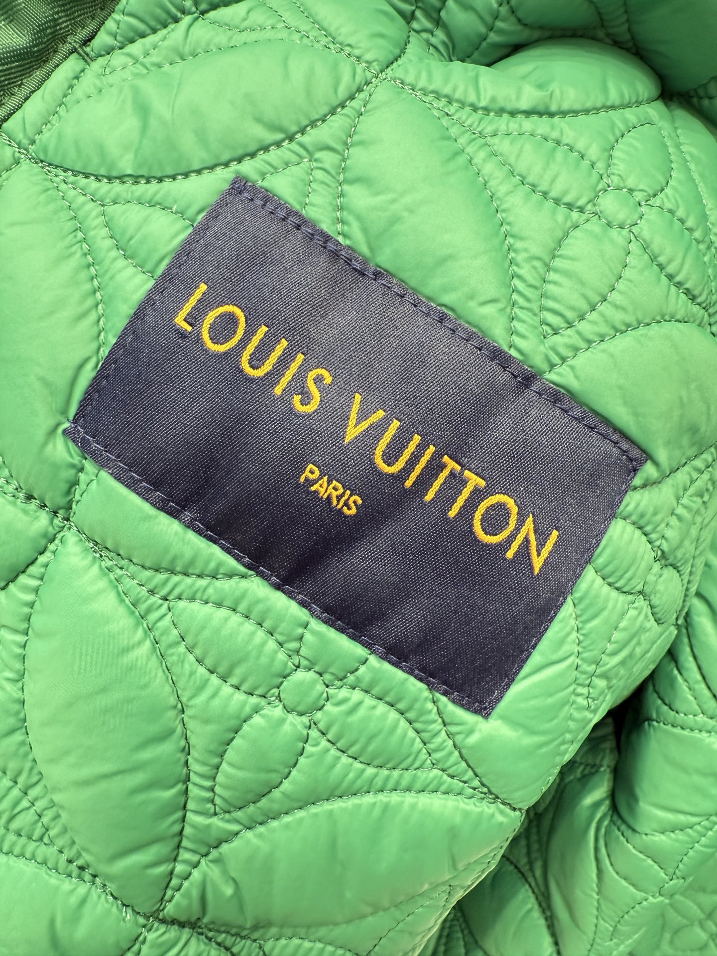 LV高仿綠色立領外套時尚防風輕盈新款｜歐美奢侈品精品推薦