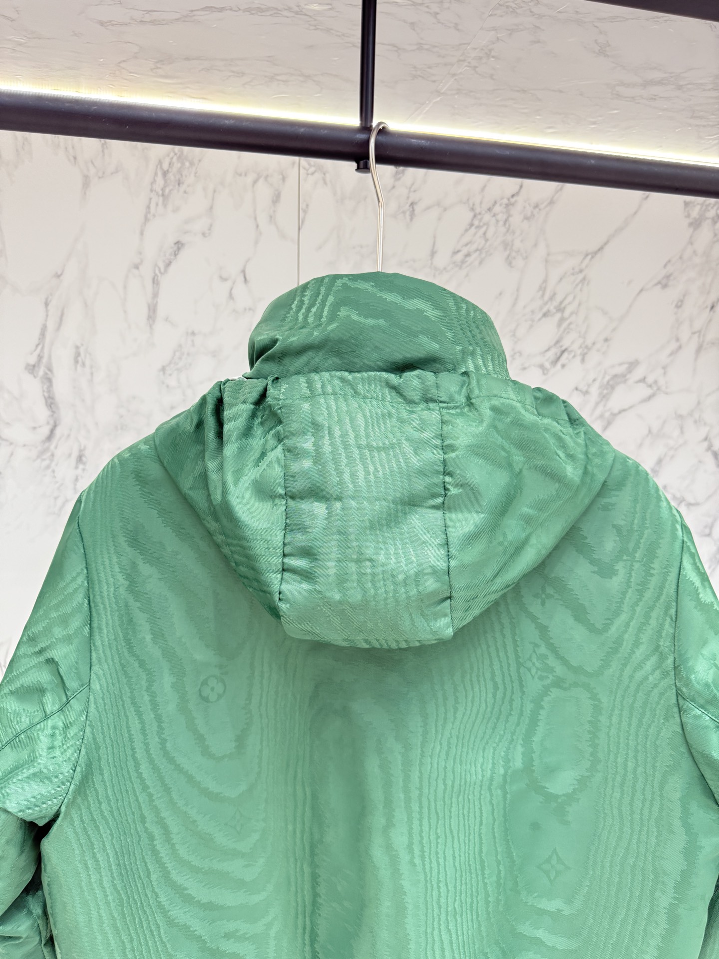 LV高仿綠色立領外套時尚防風輕盈新款｜歐美奢侈品精品推薦