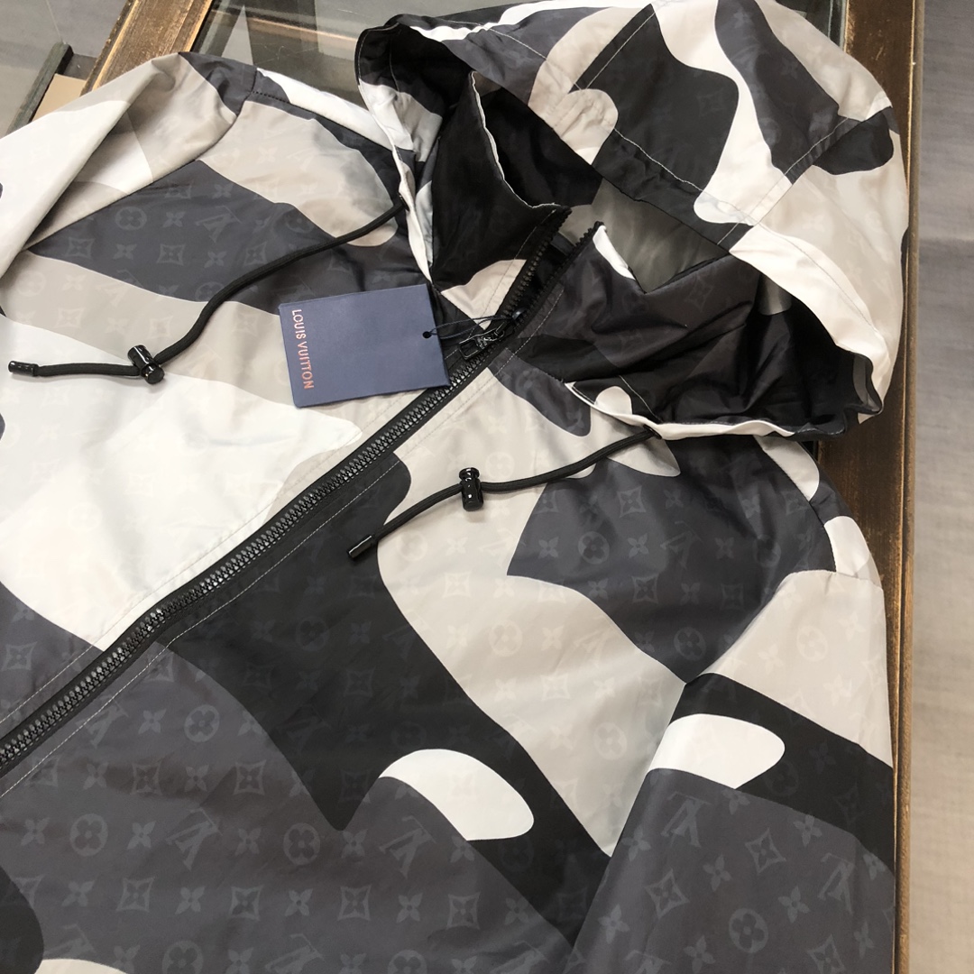 LV原單迷彩防風外套街頭潮流男士連帽款｜歐美奢侈品精品推薦