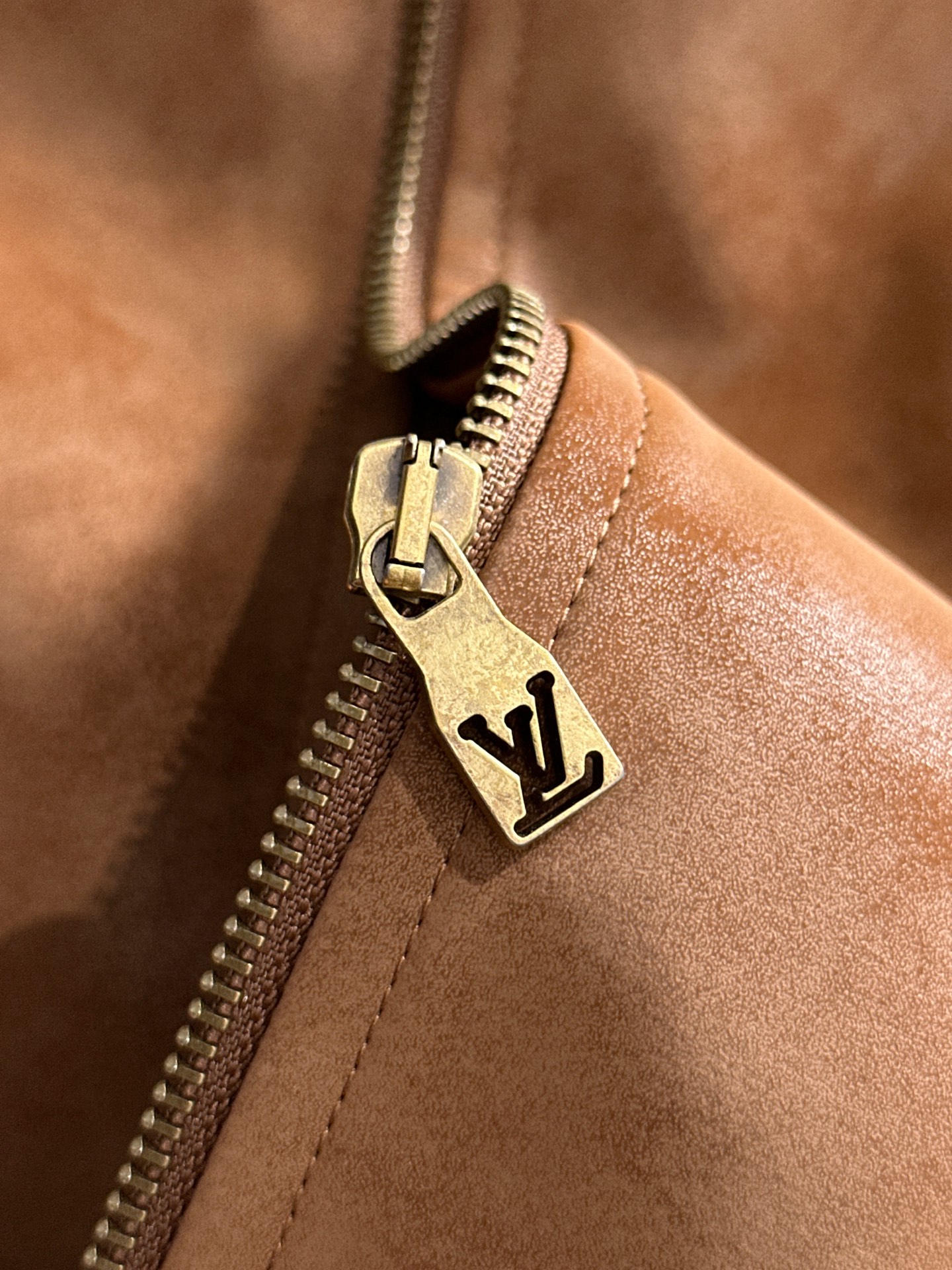 LV A貨麂皮立領外套焦糖棕色質感新款｜歐美奢侈品精品推薦