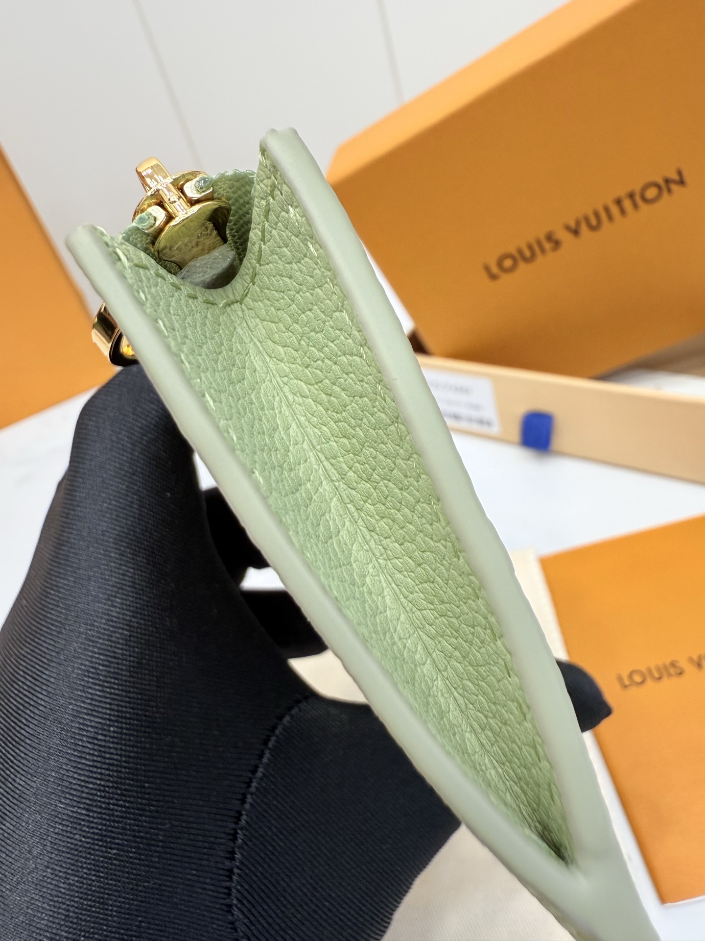LV一比一女士卡夾零錢包薄荷綠Monogram壓紋金屬吊飾小巧清新款｜歐美奢侈品精品推薦