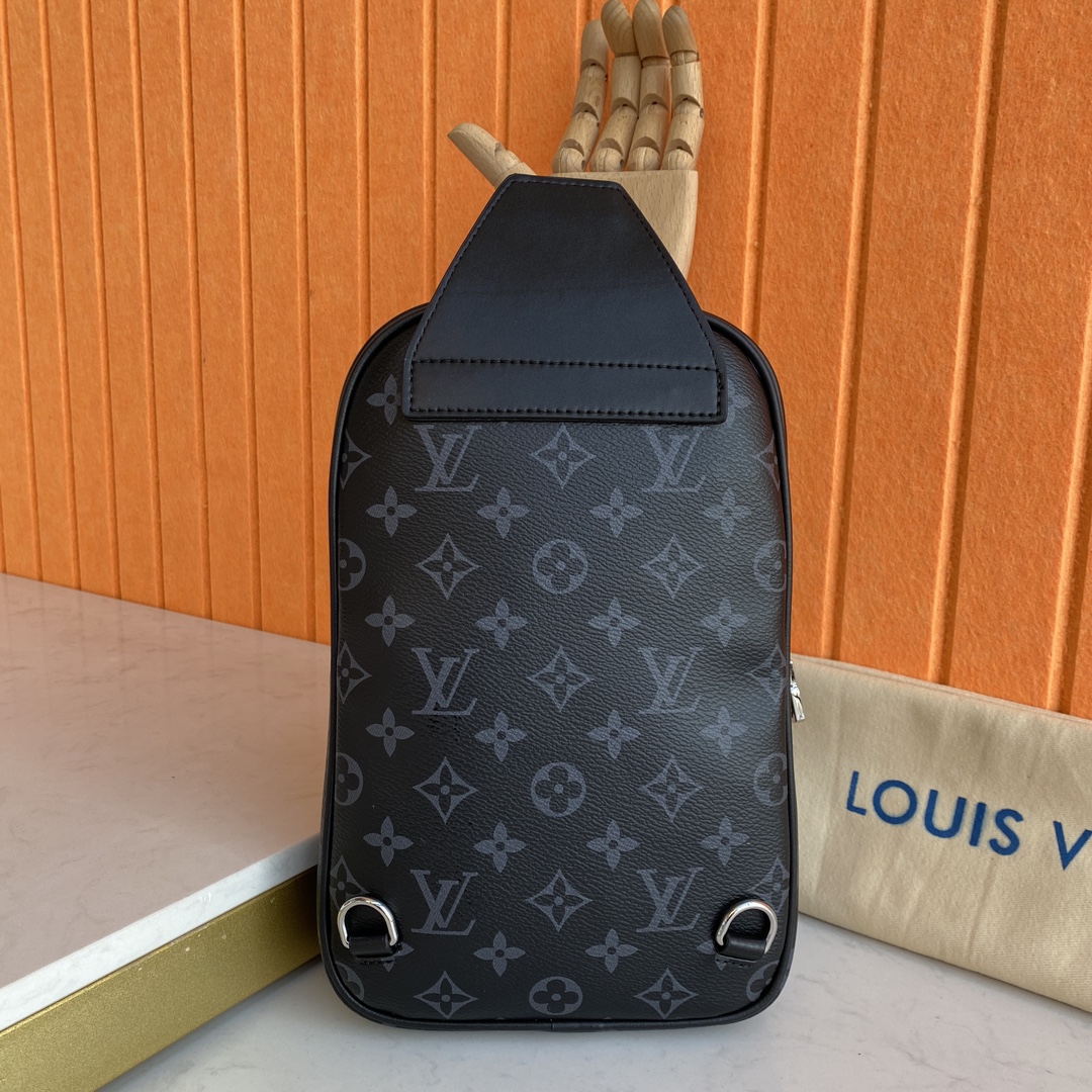 LV一比一男士Monogram單肩包深灰經典花紋斜背胸包｜歐美奢侈品精品推薦