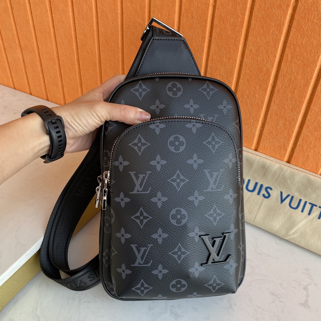 LV一比一男士Monogram單肩包深灰經典花紋斜背胸包｜歐美奢侈品精品推薦