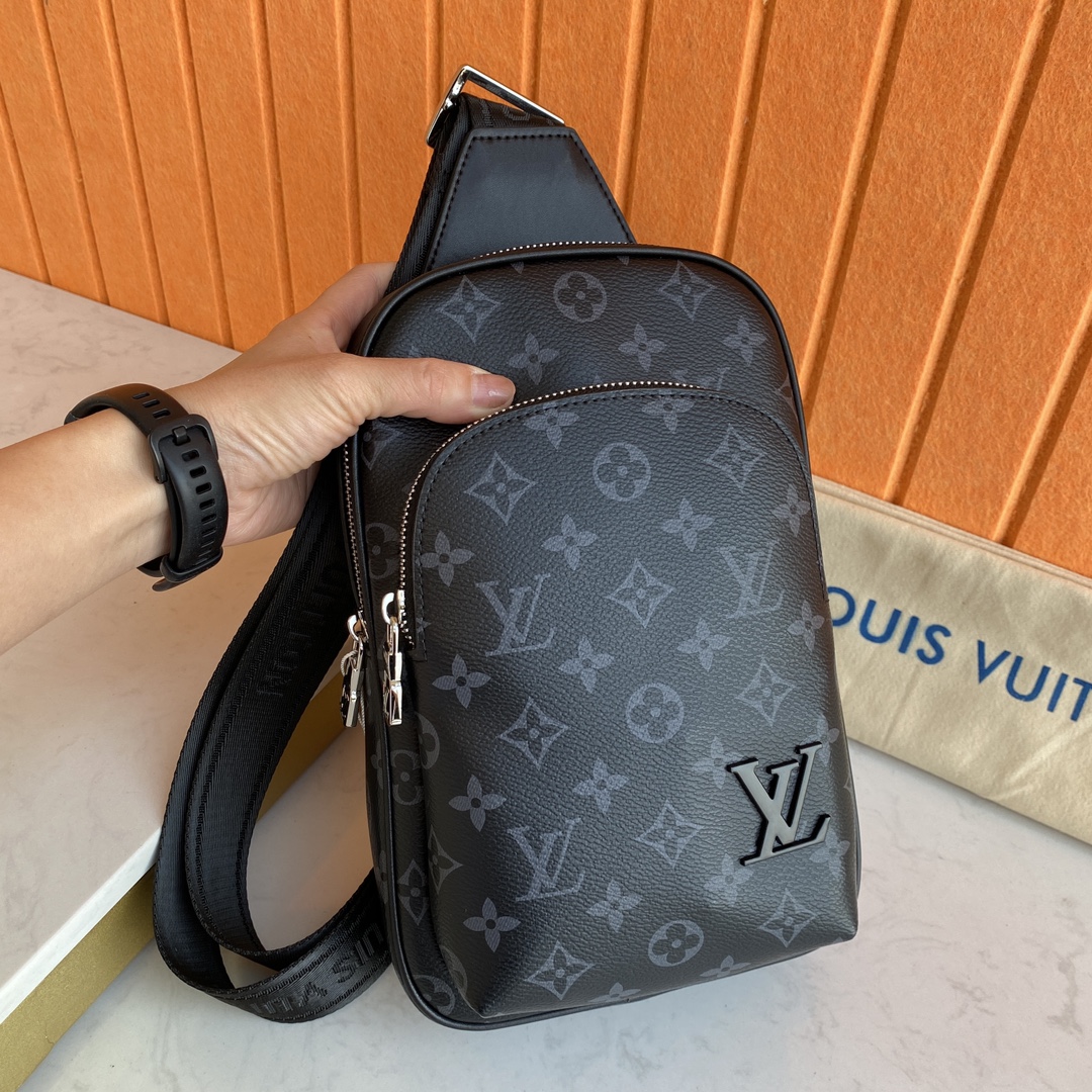 LV一比一男士Monogram單肩包深灰經典花紋斜背胸包｜歐美奢侈品精品推薦