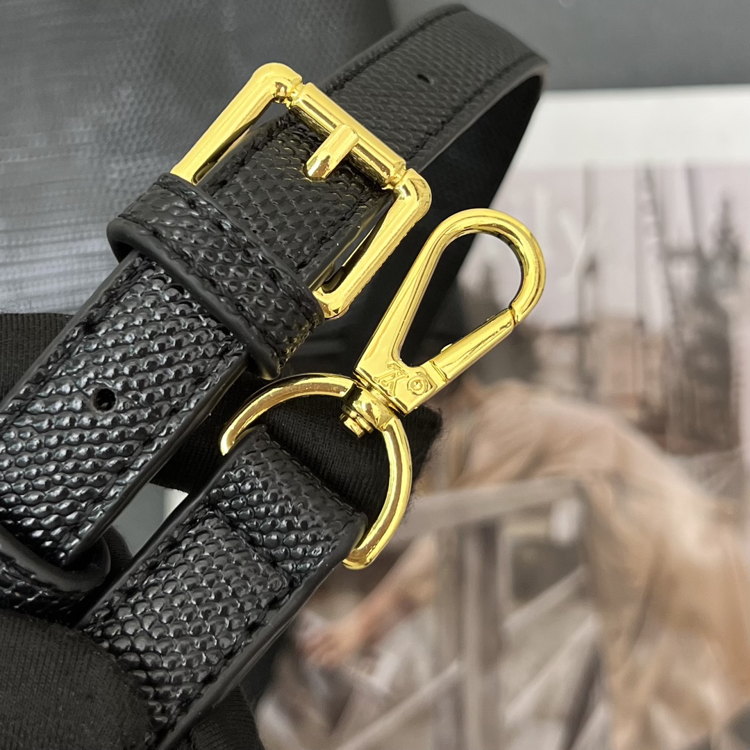 LV 高仿 M12297 黑色壓紋手提包 金扣細節27cm商務百搭款|超A仿原單精品圖片 8 LV 高仿 M12297 黑色壓紋手提包 金扣細節27cm商務百搭款|歐美奢侈品精品推薦