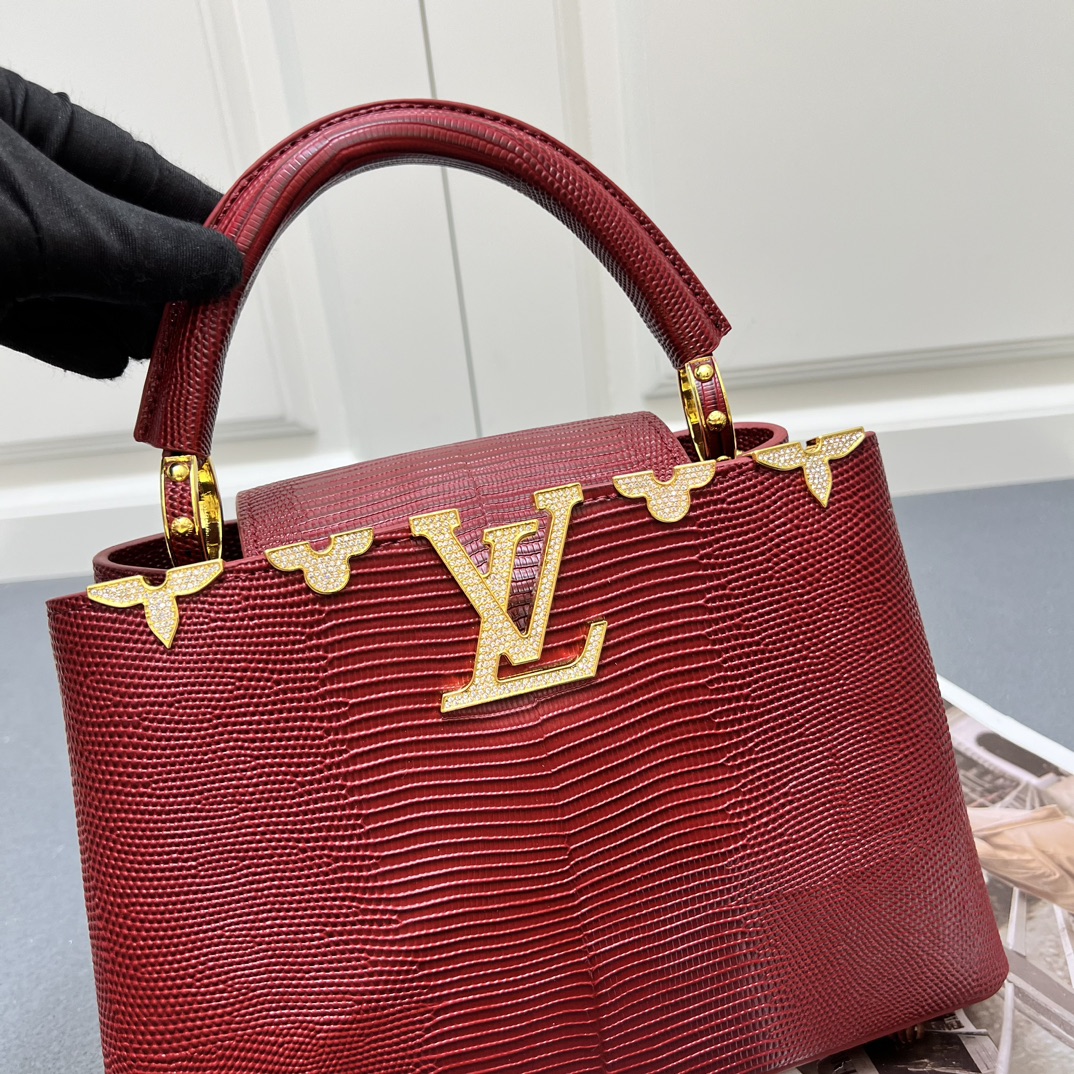 LV 一比一 M12297 酒紅壓紋手提包 金扣細節27cm優雅百搭款｜歐美奢侈品精品推薦