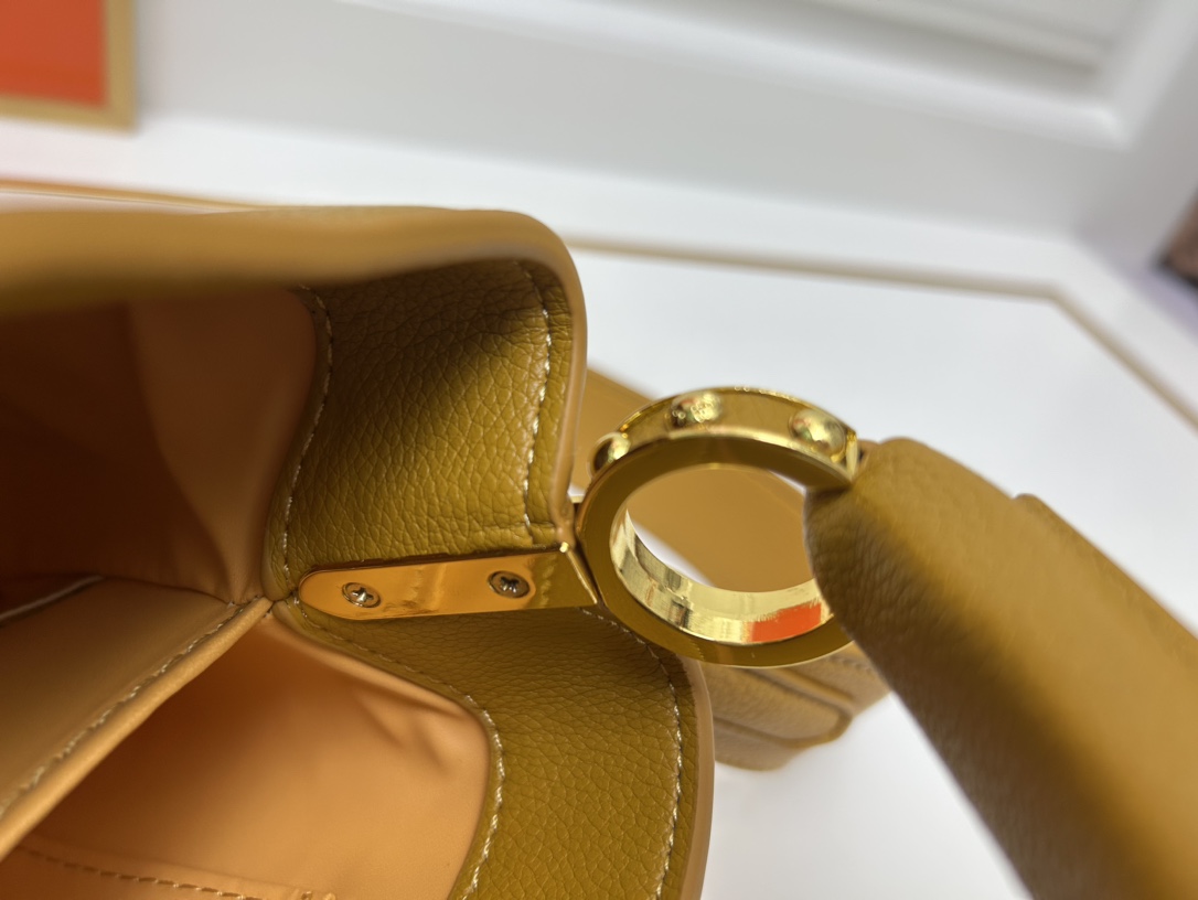 LV 高仿 M21168 小號黃綠標手提包 21cm亮眼時尚單品｜歐美奢侈品精品推薦