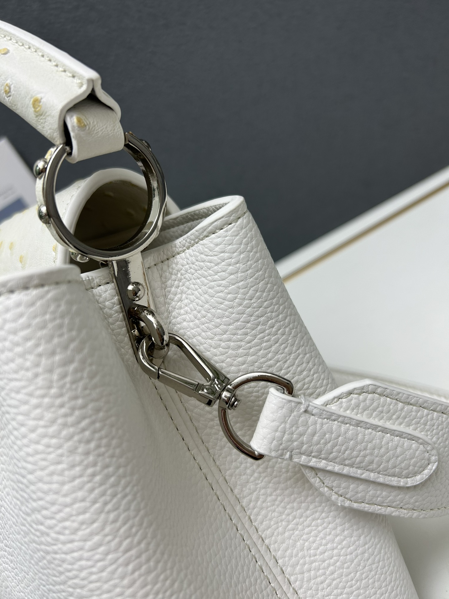 LV 高仿 82905 大號白色手提包 27cm挺括造型氣質百搭｜歐美奢侈品精品推薦