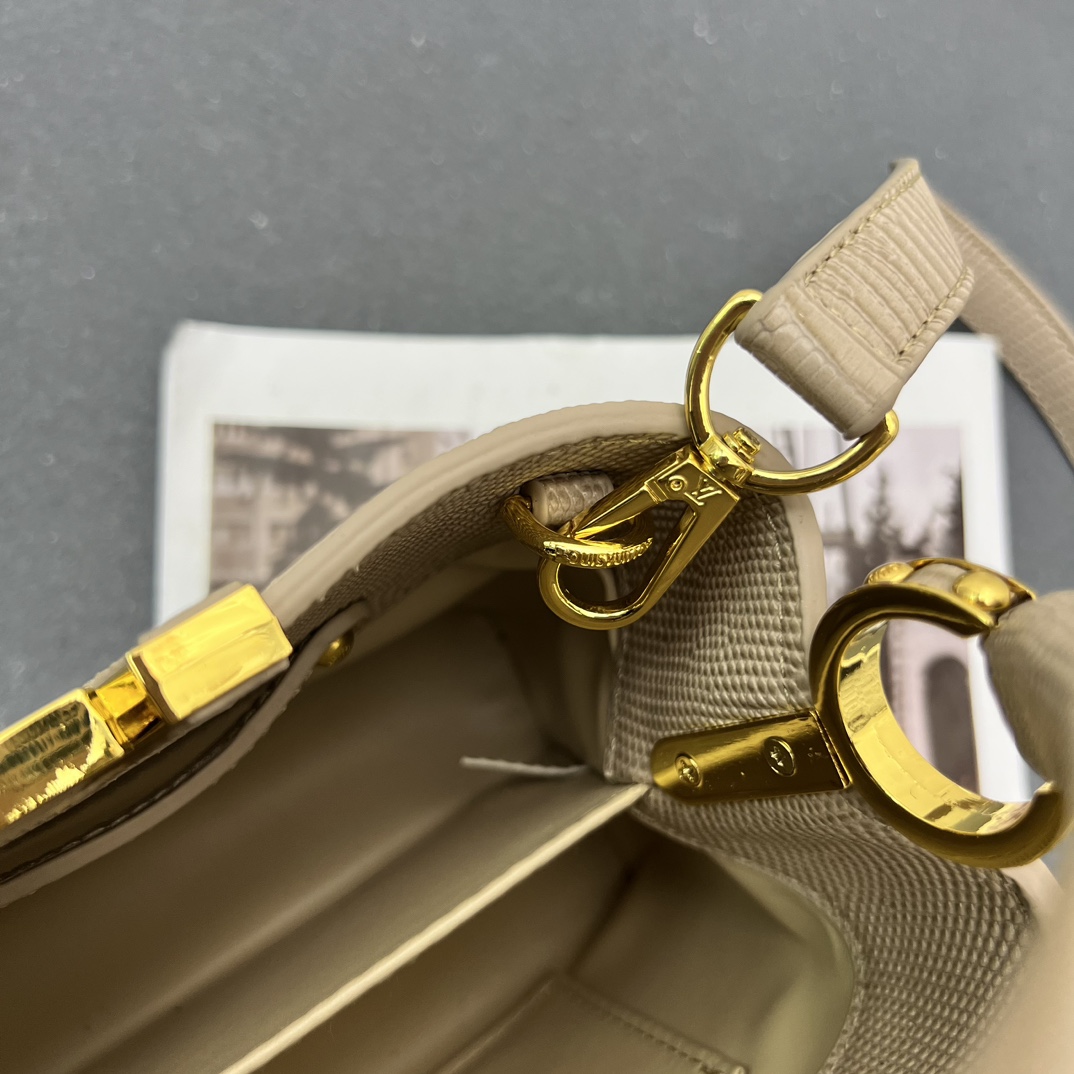 LV 原單 M99527 米杏色鱷魚紋小號手提包 21cm百搭肩背款｜歐美奢侈品精品推薦