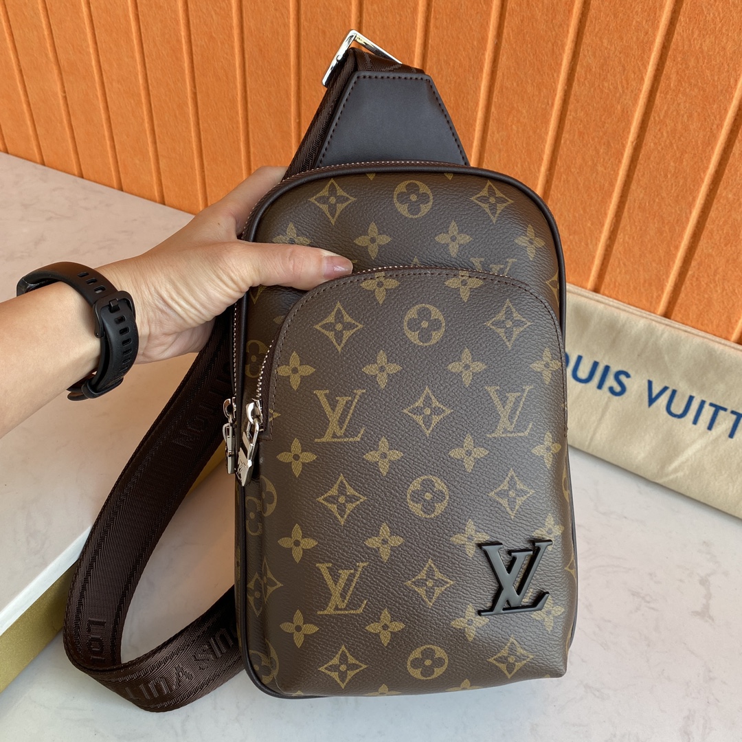 LV高仿男士Monogram單肩包經典老花棕色斜背胸包｜歐美奢侈品精品推薦