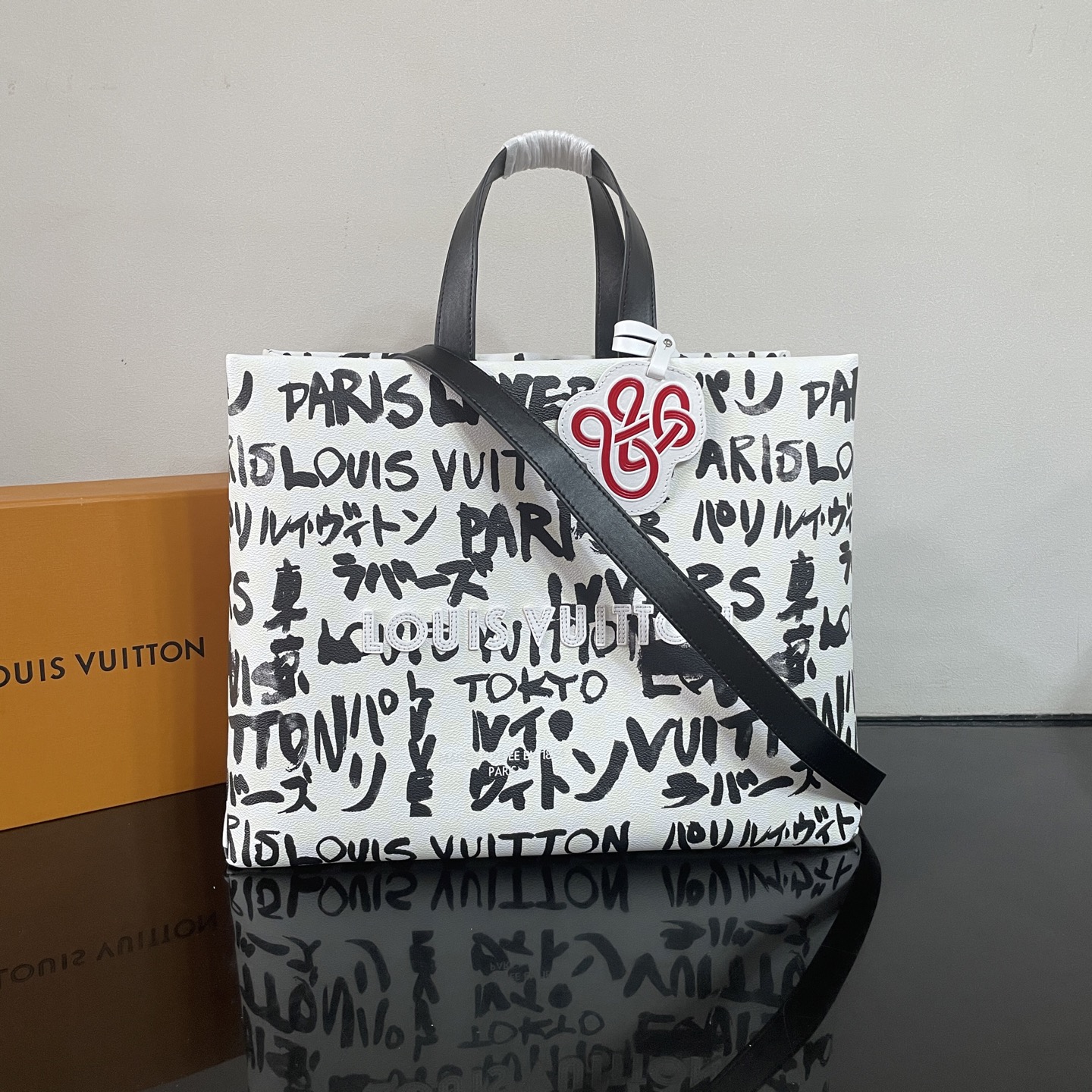 LV一比一女士手提托特包塗鴉字母黑白拼紅LOGO潮流大容量款｜歐美奢侈品精品推薦