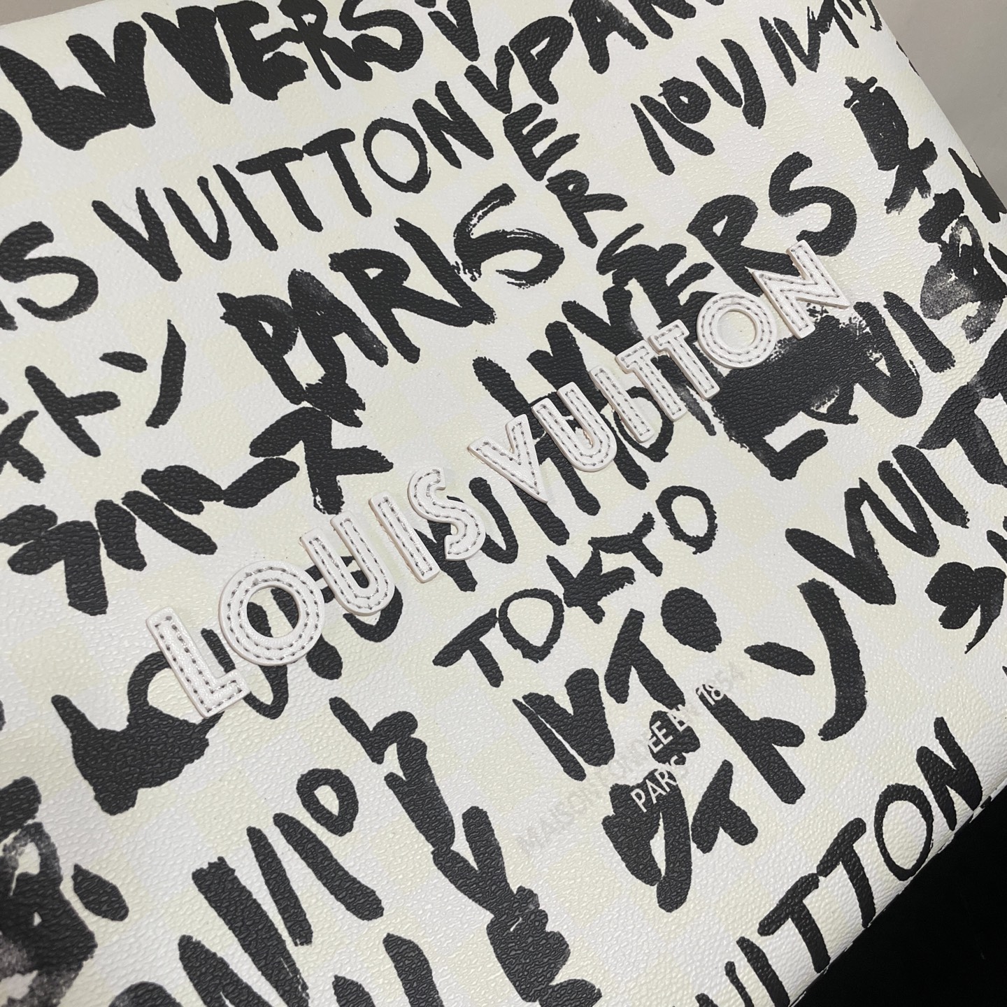 LV一比一女士手提托特包塗鴉字母黑白拼紅LOGO潮流大容量款｜歐美奢侈品精品推薦