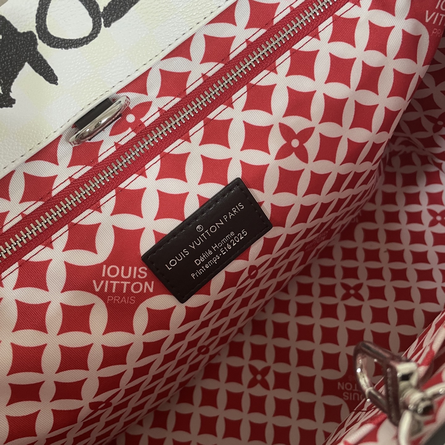 LV一比一女士手提托特包塗鴉字母黑白拼紅LOGO潮流大容量款｜歐美奢侈品精品推薦