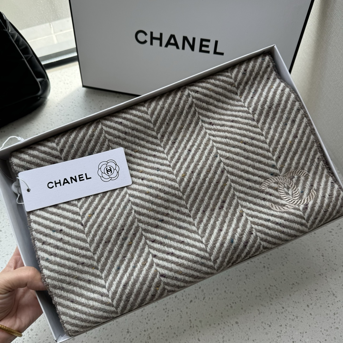 Chanel高仿羊毛斜紋圍巾米駝色流蘇設計秋冬百搭款