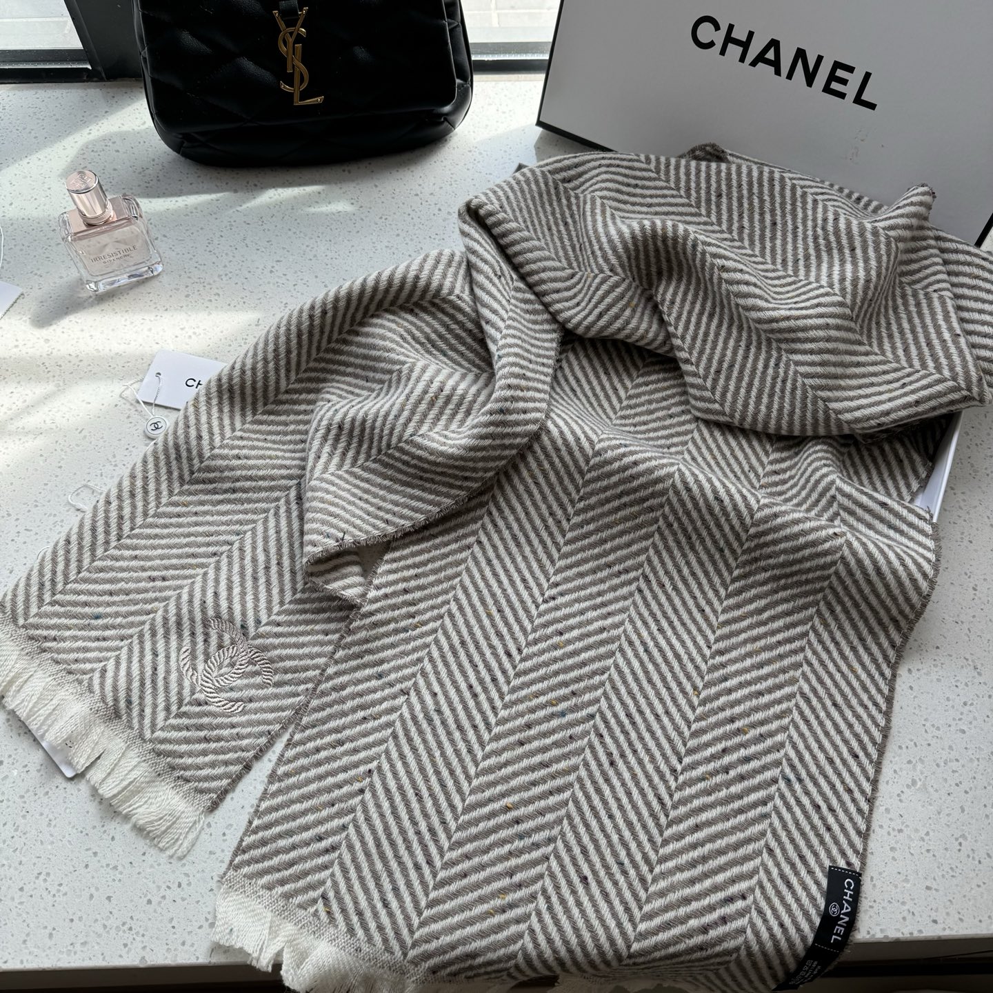 Chanel高仿羊毛斜紋圍巾米駝色流蘇設計秋冬百搭款｜歐美奢侈品精品推薦