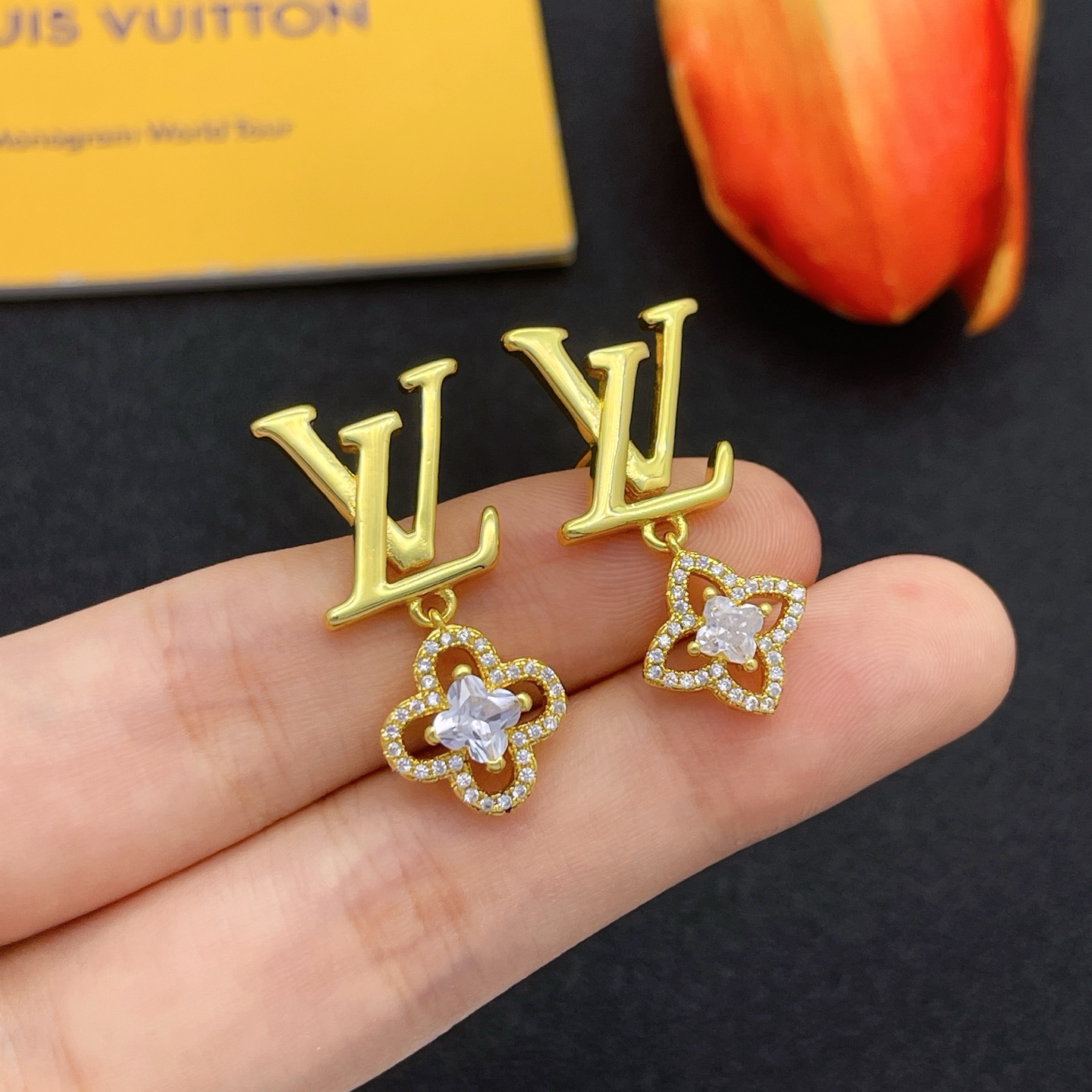 LV金色花形耳環 高仿閃鑽精品吊墜款｜歐美奢侈品精品推薦