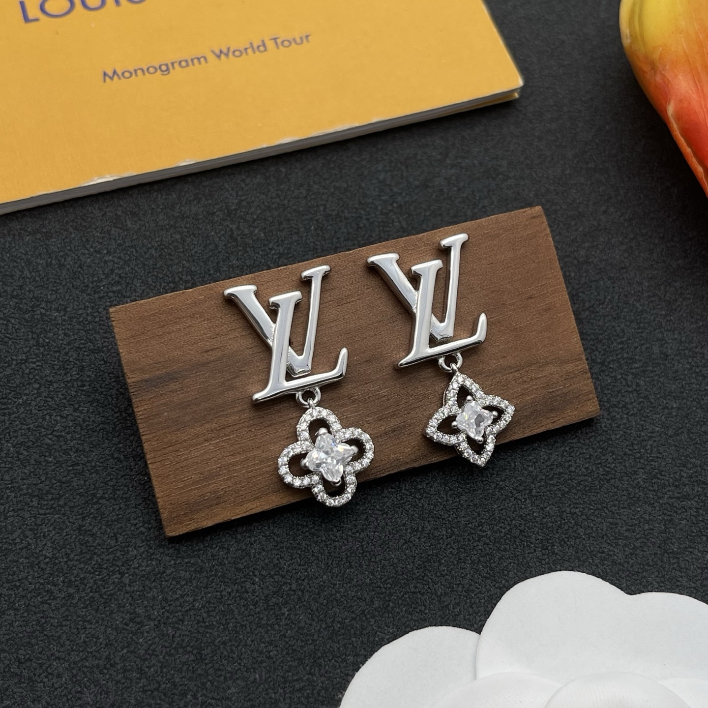 LV銀色花形耳環 A貨精品閃鑽設計｜歐美奢侈品精品推薦