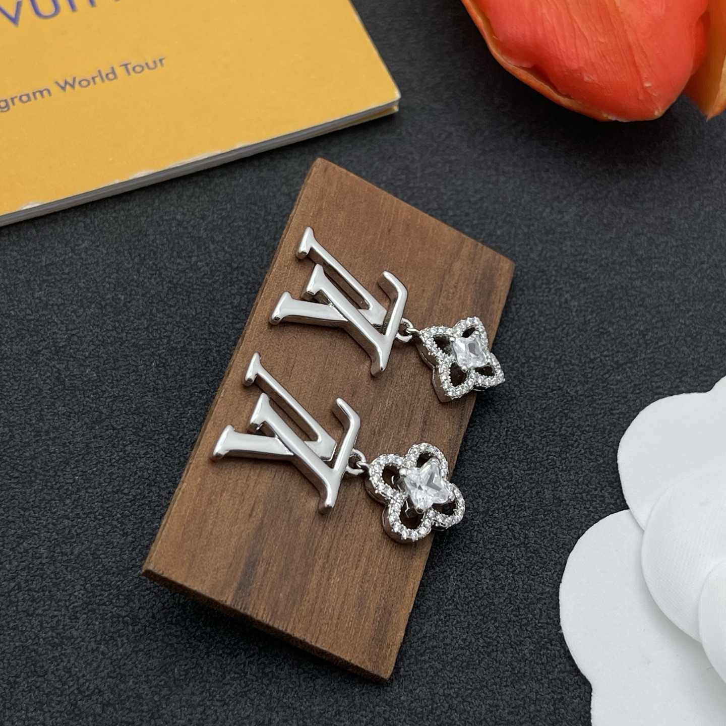 LV銀色花形耳環 A貨精品閃鑽設計｜歐美奢侈品精品推薦