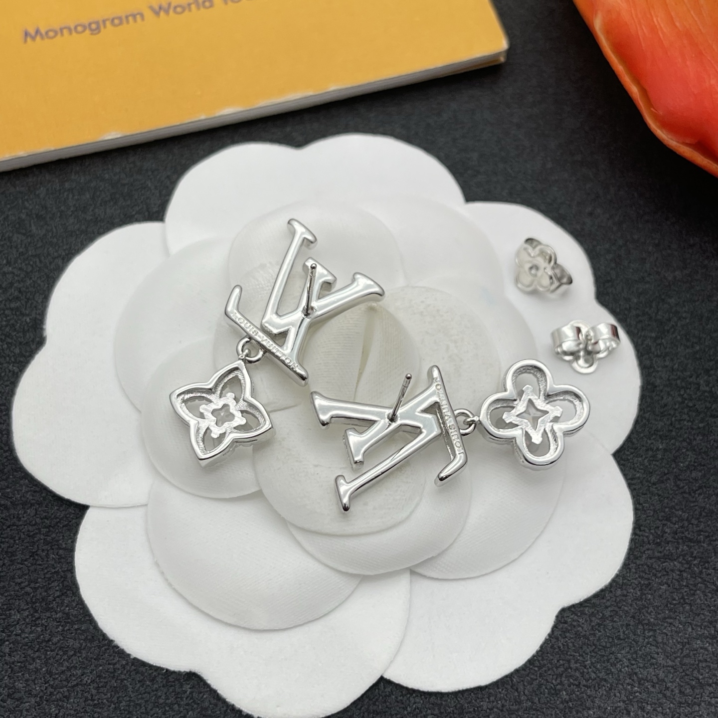 LV銀色花形耳環 A貨精品閃鑽設計｜歐美奢侈品精品推薦