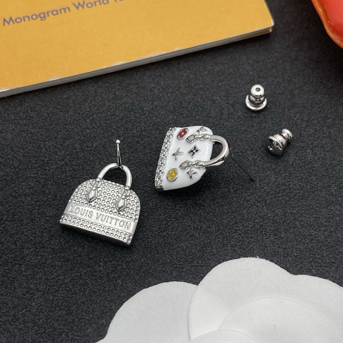 LV白色手袋耳環 一比一精品銀色琺瑯款｜歐美奢侈品精品推薦