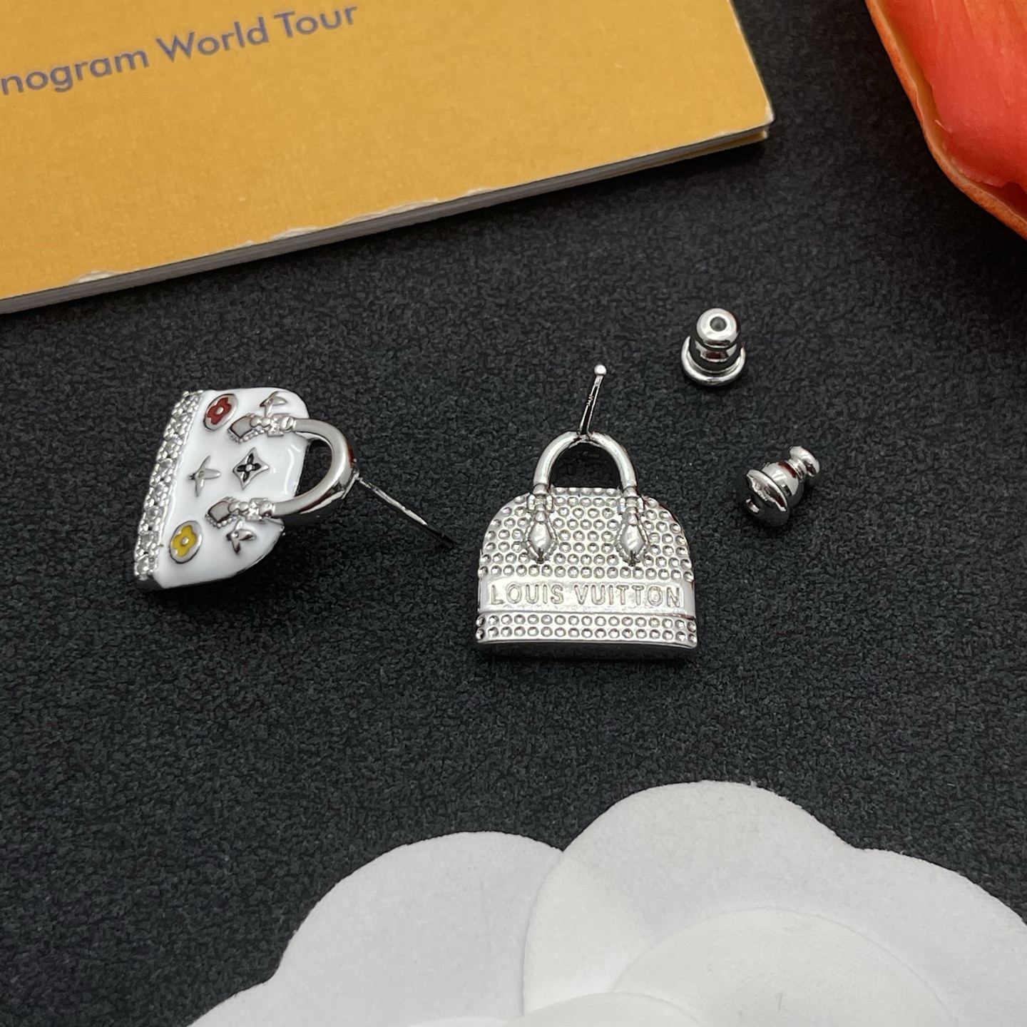 LV白色手袋耳環 一比一精品銀色琺瑯款｜歐美奢侈品精品推薦