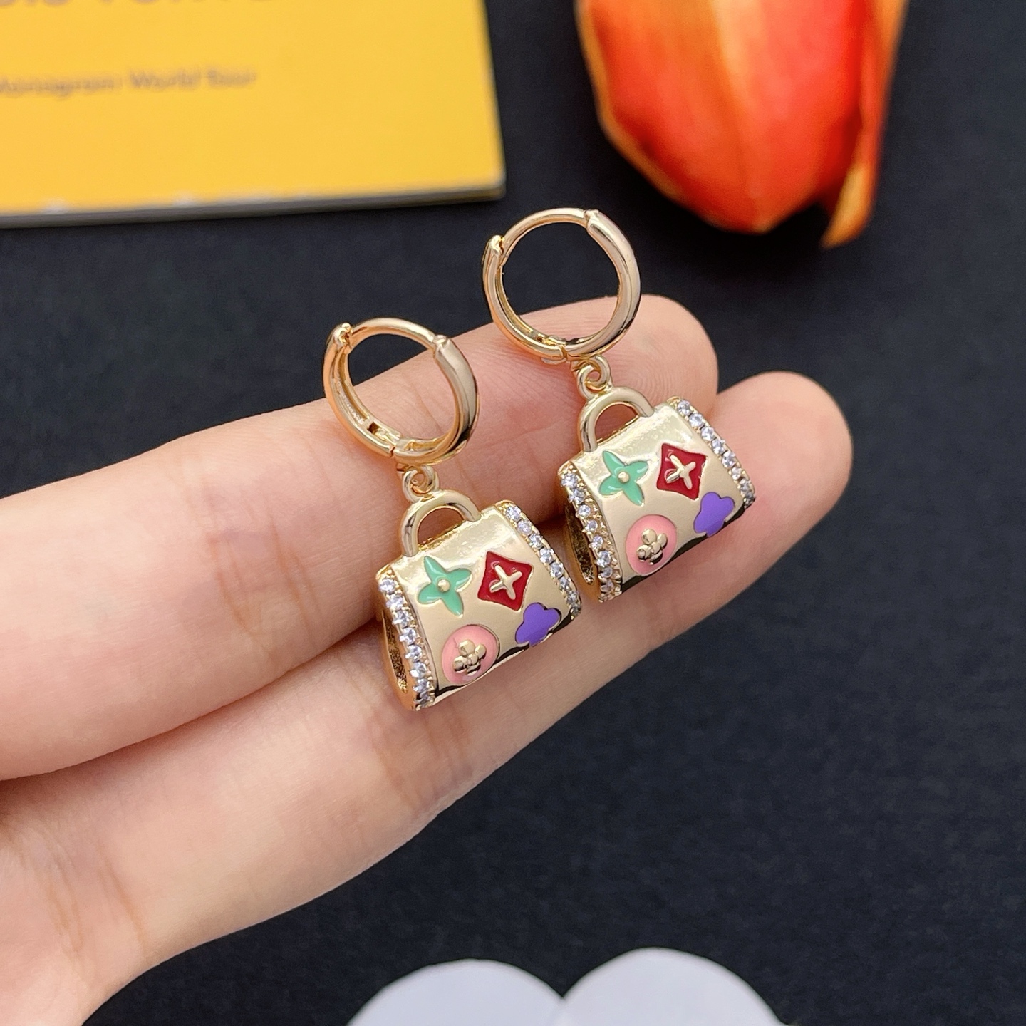LV彩色手袋吊墜耳環 高仿精品琺瑯圓環造型｜歐美奢侈品精品推薦