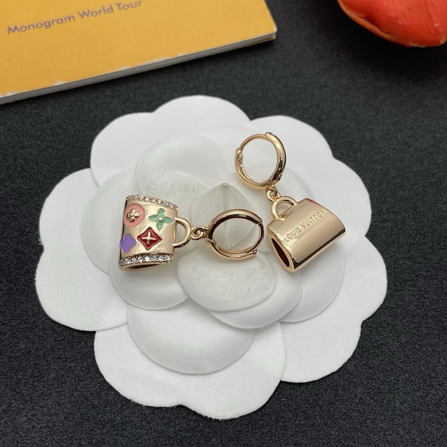 LV彩色手袋吊墜耳環 高仿精品琺瑯圓環造型｜歐美奢侈品精品推薦