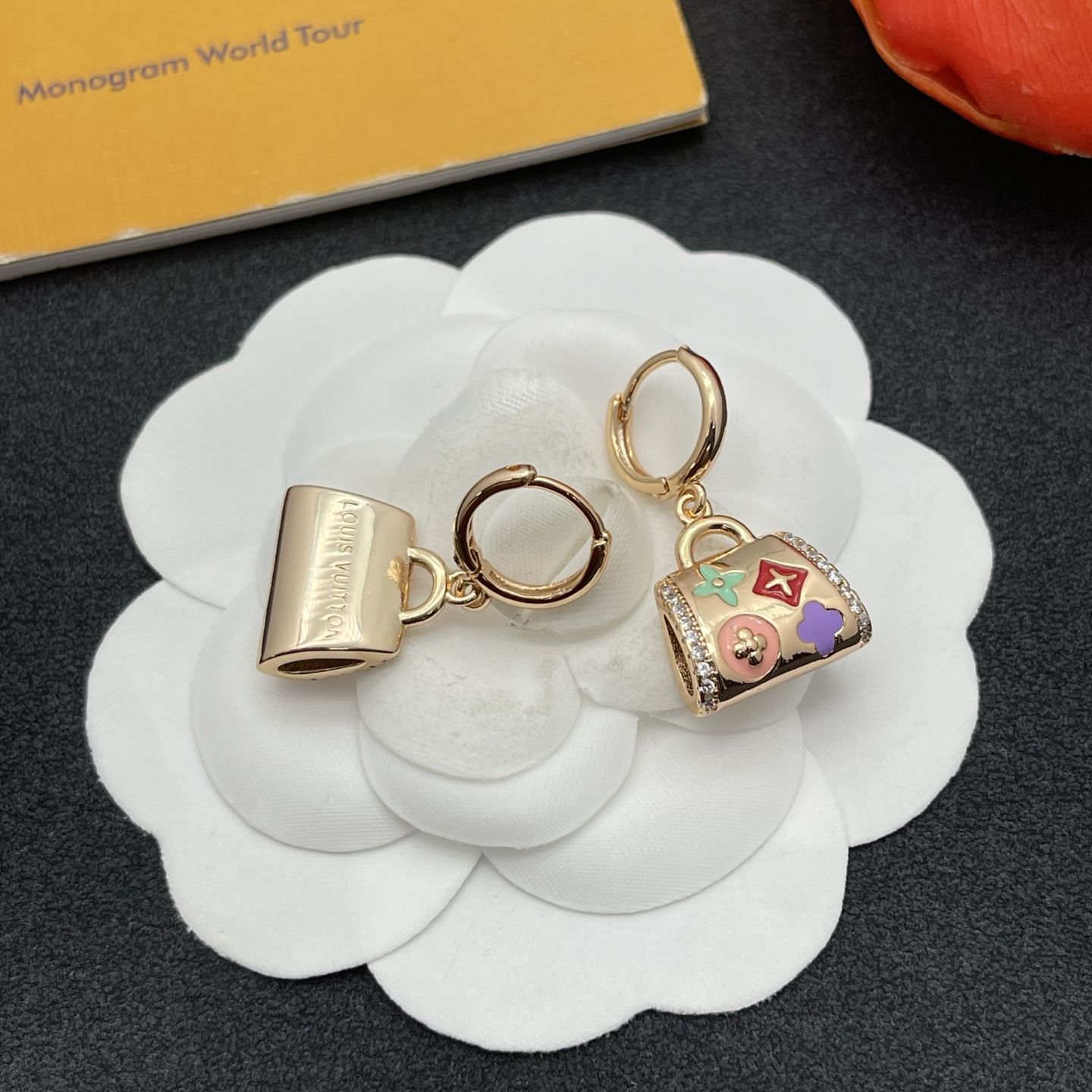 LV彩色手袋吊墜耳環 高仿精品琺瑯圓環造型｜歐美奢侈品精品推薦